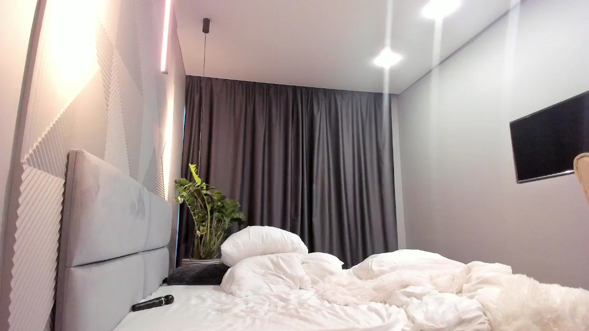 Gallery image thumbnail from AngryKat's myfreecams stream on, 11/27/2024, 04:58 image 6 of 20