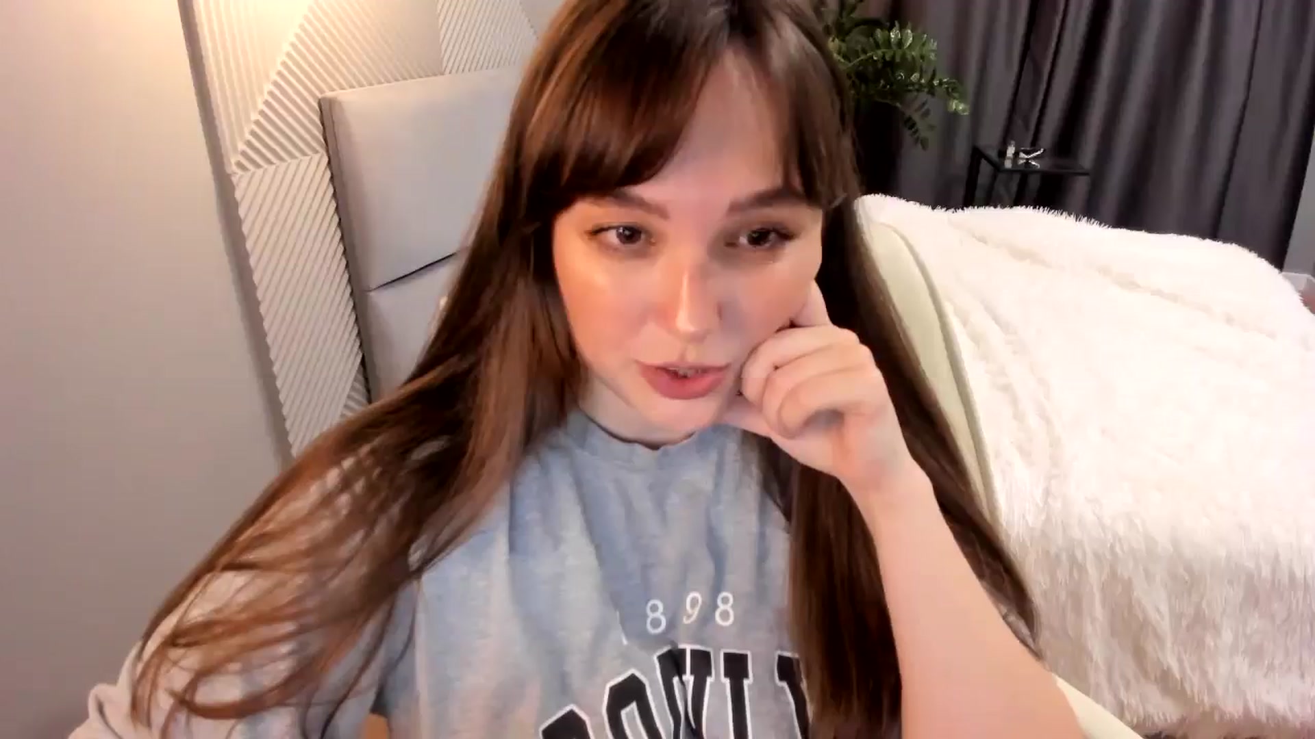 Gallery image thumbnail from AngryKat's myfreecams stream on, 10/26/2025, 19:02 image 3 of 20