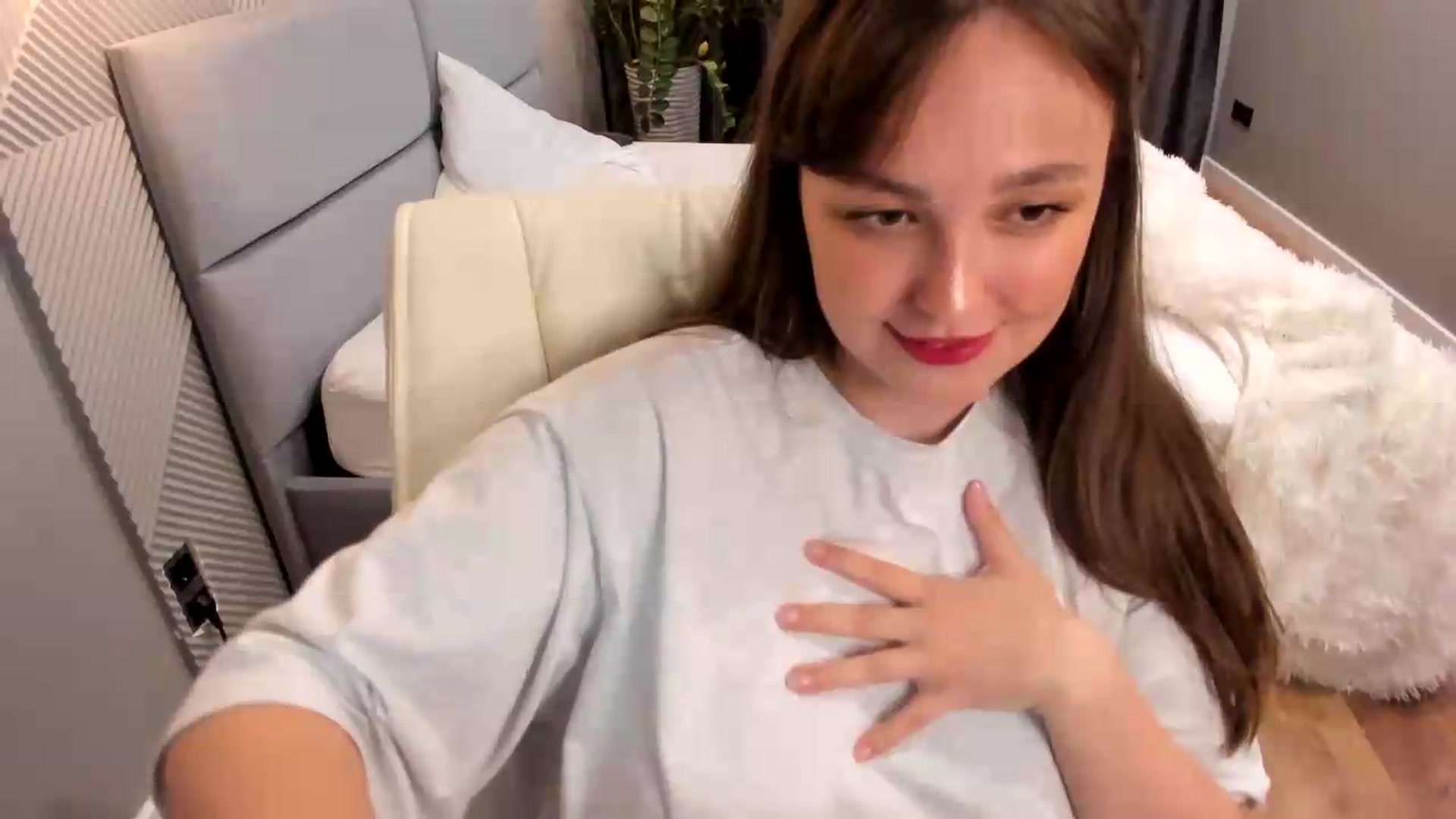 Gallery image thumbnail from AngryKat's myfreecams stream on, 08/16/2026, 19:20 image 13 of 20