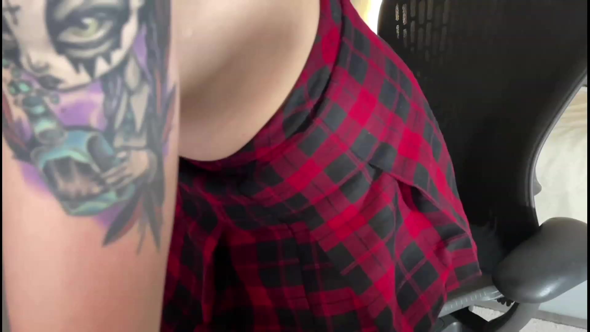 Gallery image thumbnail from AniButler's myfreecams stream on, 11/26/2022, 24:45 image 19 of 20