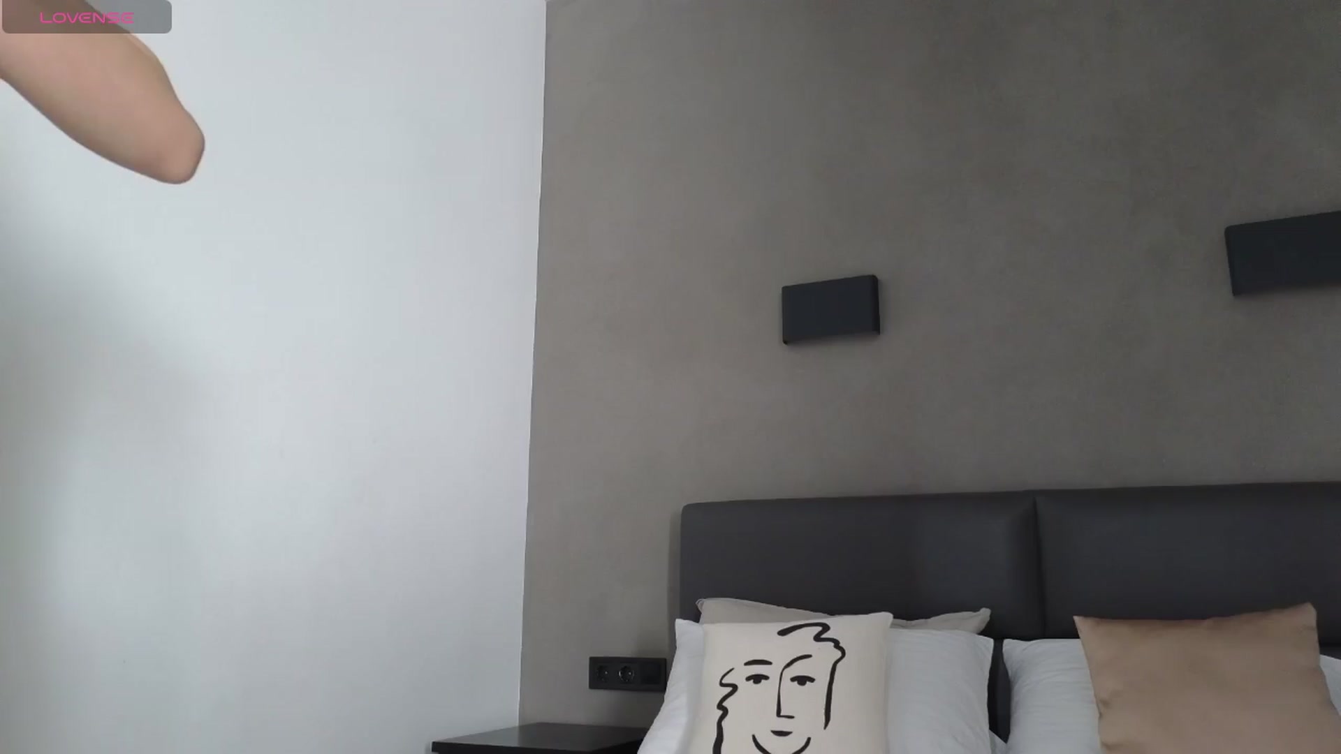 Gallery image thumbnail from AniButler's myfreecams stream on, 03/27/2024, 11:11 image 5 of 20