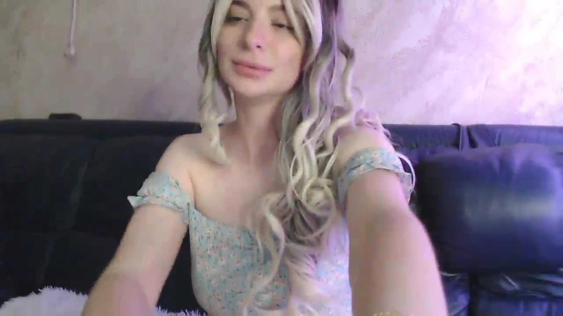 Gallery image thumbnail from Anichka_'s myfreecams stream on, 10/08/2024, 21:47 image 9 of 20
