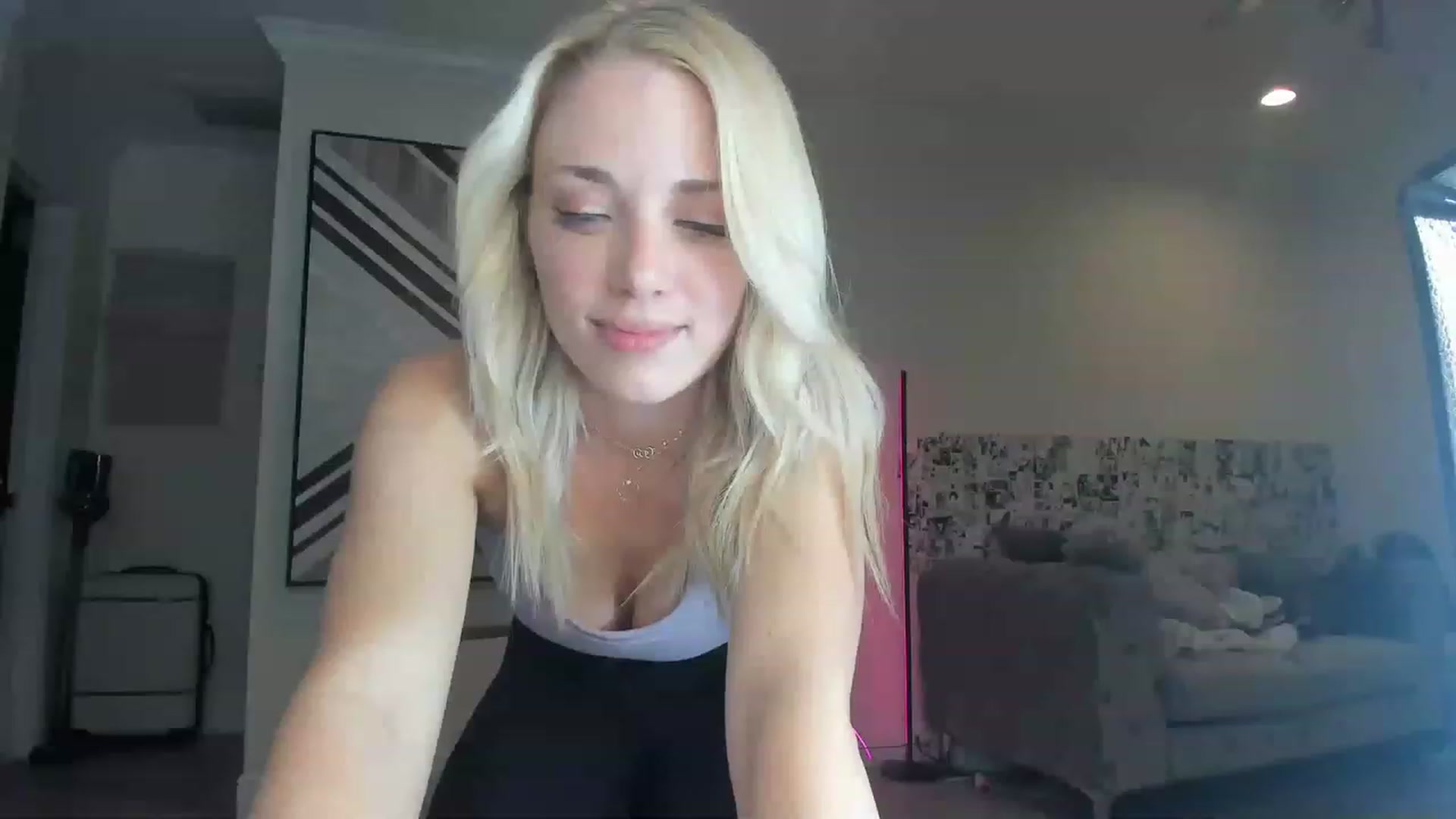 Gallery image thumbnail from AnimeAva's myfreecams stream on, 01/28/2023, 03:56 image 13 of 20