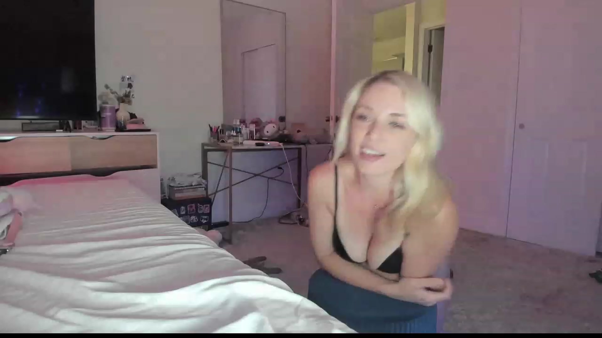 Gallery image thumbnail from AnimeAva's myfreecams stream on, 02/21/2023, 01:13 image 3 of 20