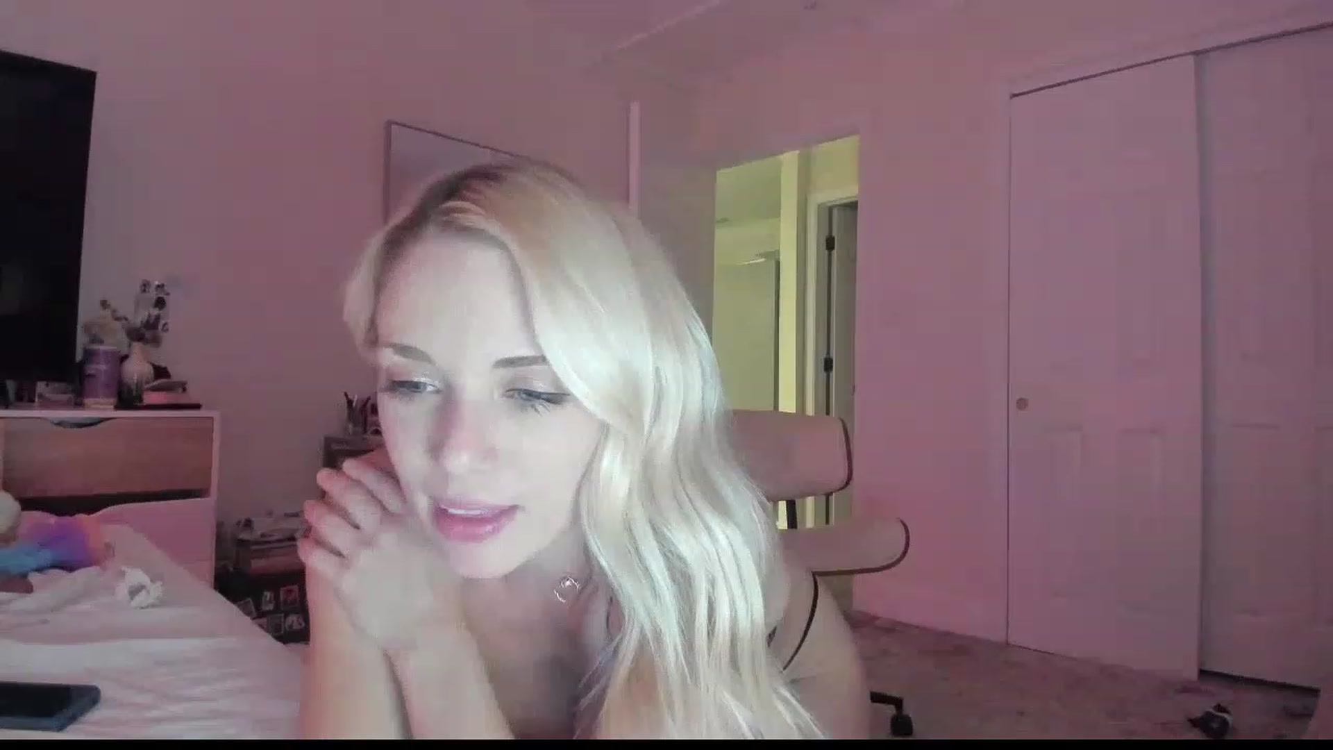 Gallery image thumbnail from AnimeAva's myfreecams stream on, 02/21/2023, 01:13 image 15 of 20