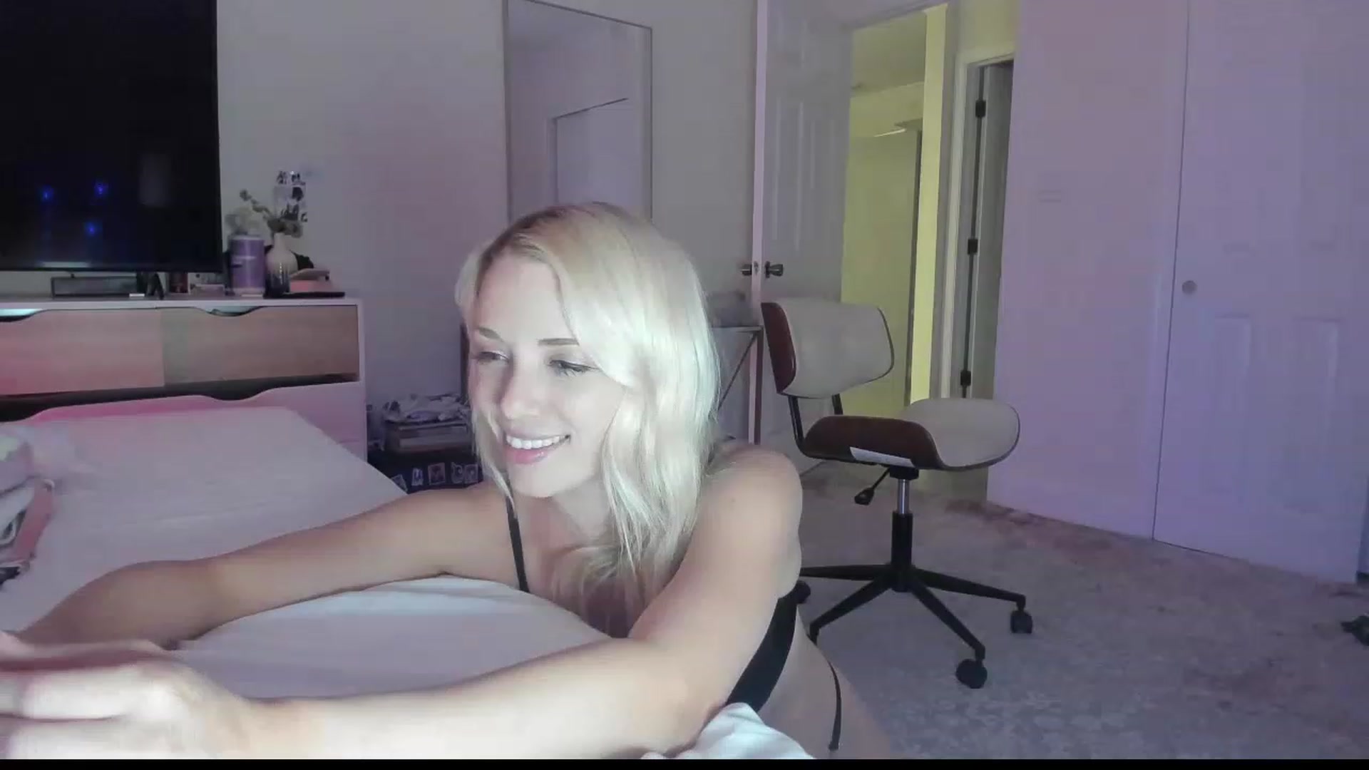 Gallery image thumbnail from AnimeAva's myfreecams stream on, 02/21/2023, 01:13 image 4 of 20