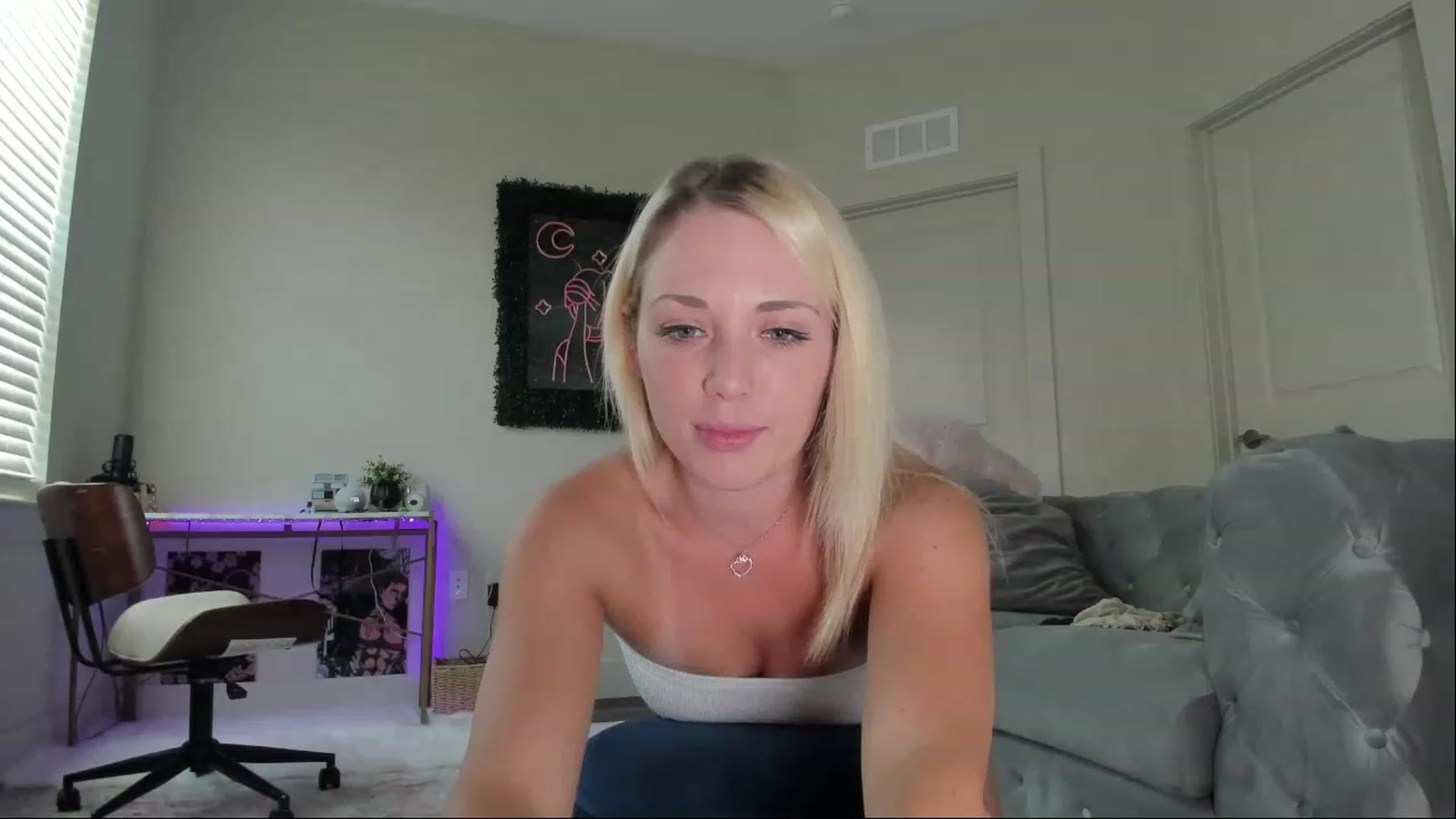 Gallery image thumbnail from AnimeAva's myfreecams stream on, 03/27/2023, 18:03 image 12 of 20