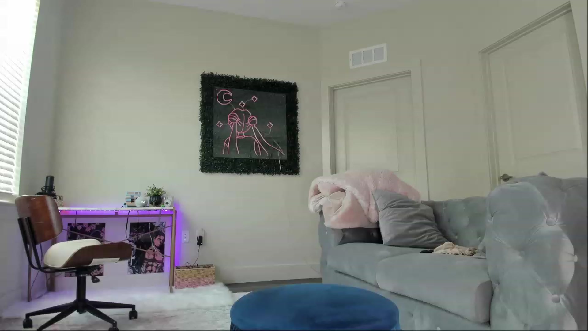 Gallery image thumbnail from AnimeAva's myfreecams stream on, 03/27/2023, 18:03 image 10 of 20