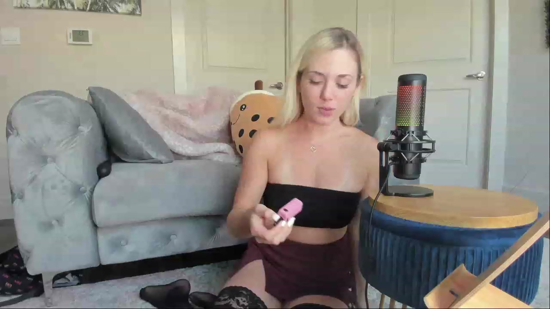 Gallery image thumbnail from AnimeAva's myfreecams stream on, 04/03/2023, 19:43 image 3 of 20