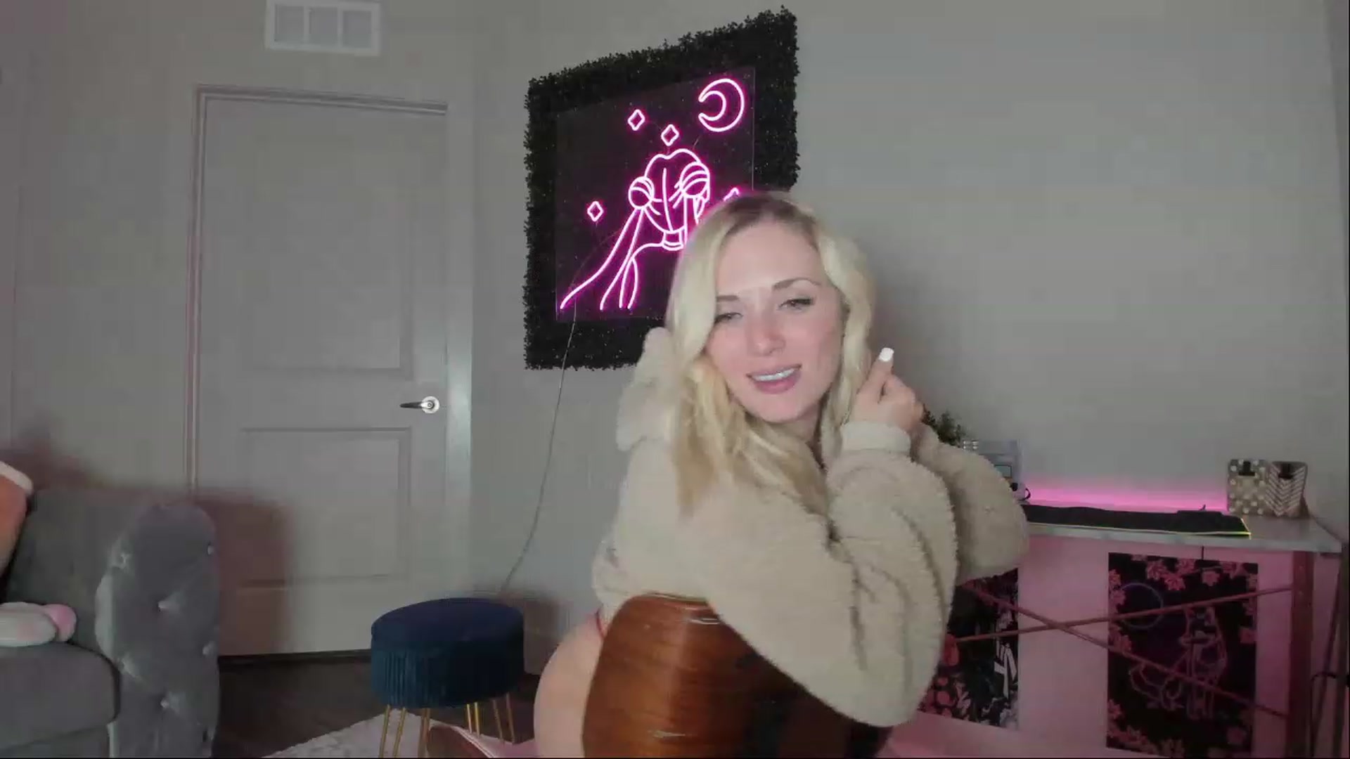 Gallery image thumbnail from AnimeAva's myfreecams stream on, 04/05/2023, 02:25 image 7 of 20