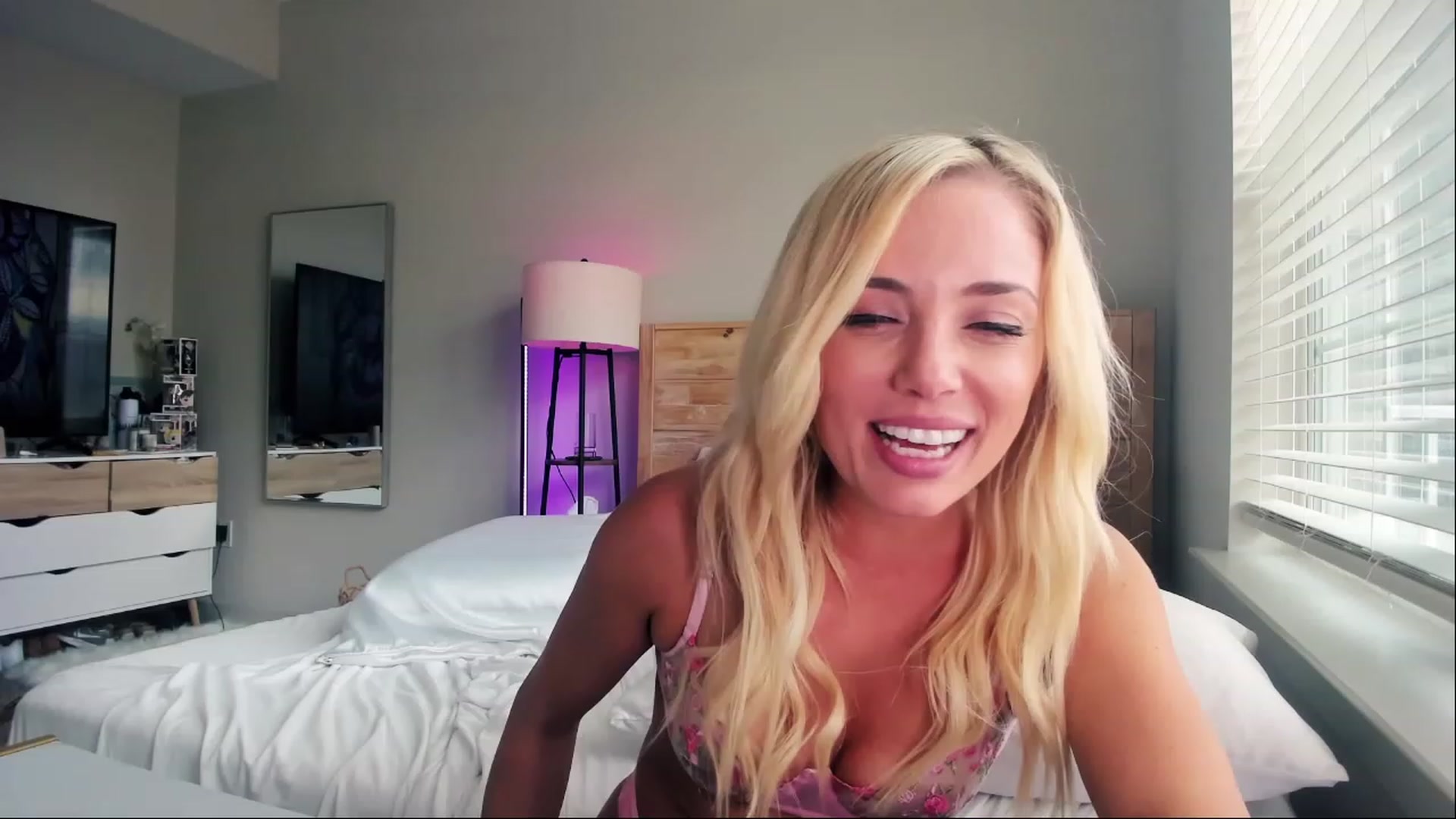 Gallery image thumbnail from AnimeAva's myfreecams stream on, 08/31/2023, 21:03 image 3 of 20
