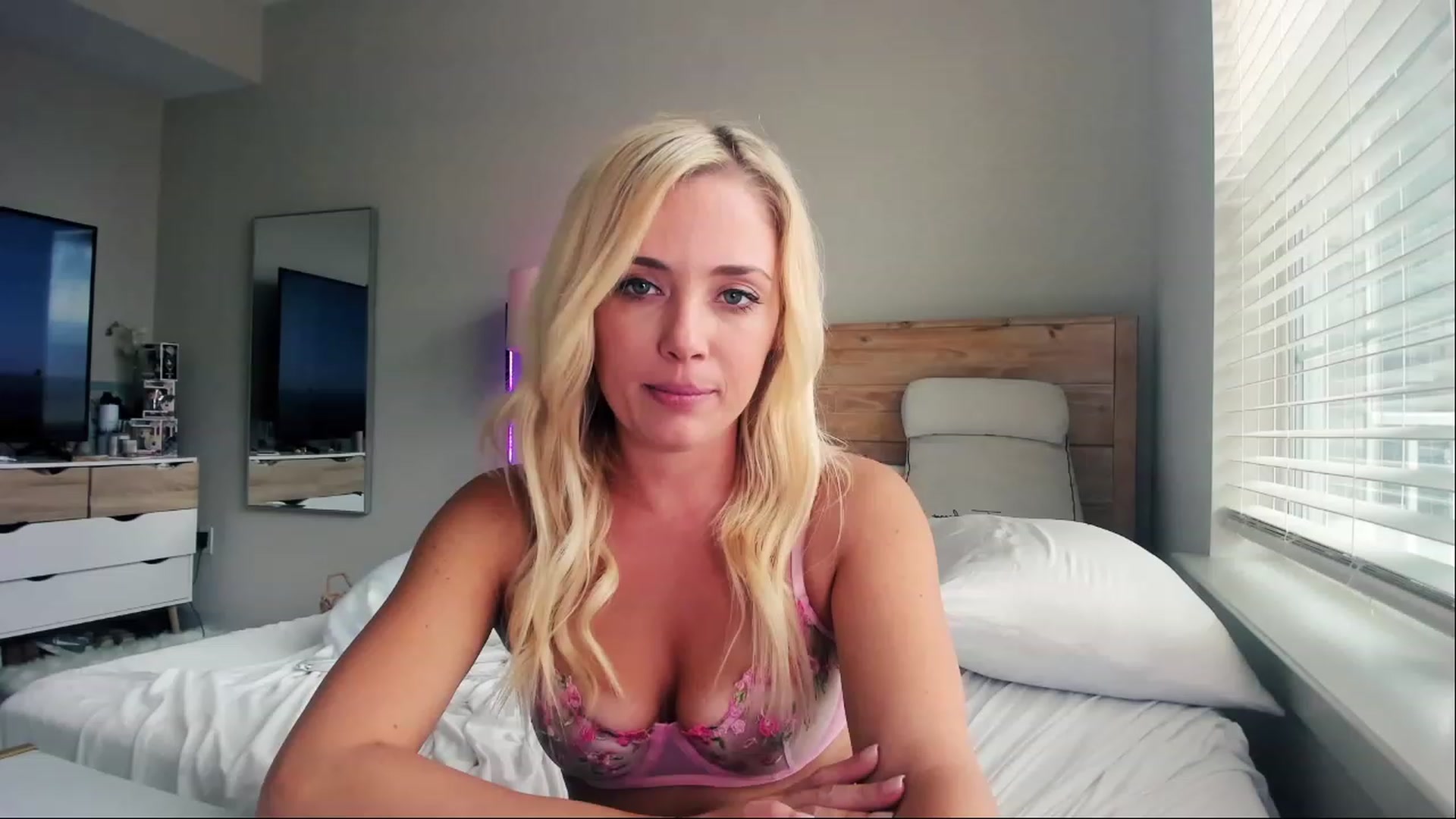 Gallery image thumbnail from AnimeAva's myfreecams stream on, 08/31/2023, 21:03 image 1 of 20