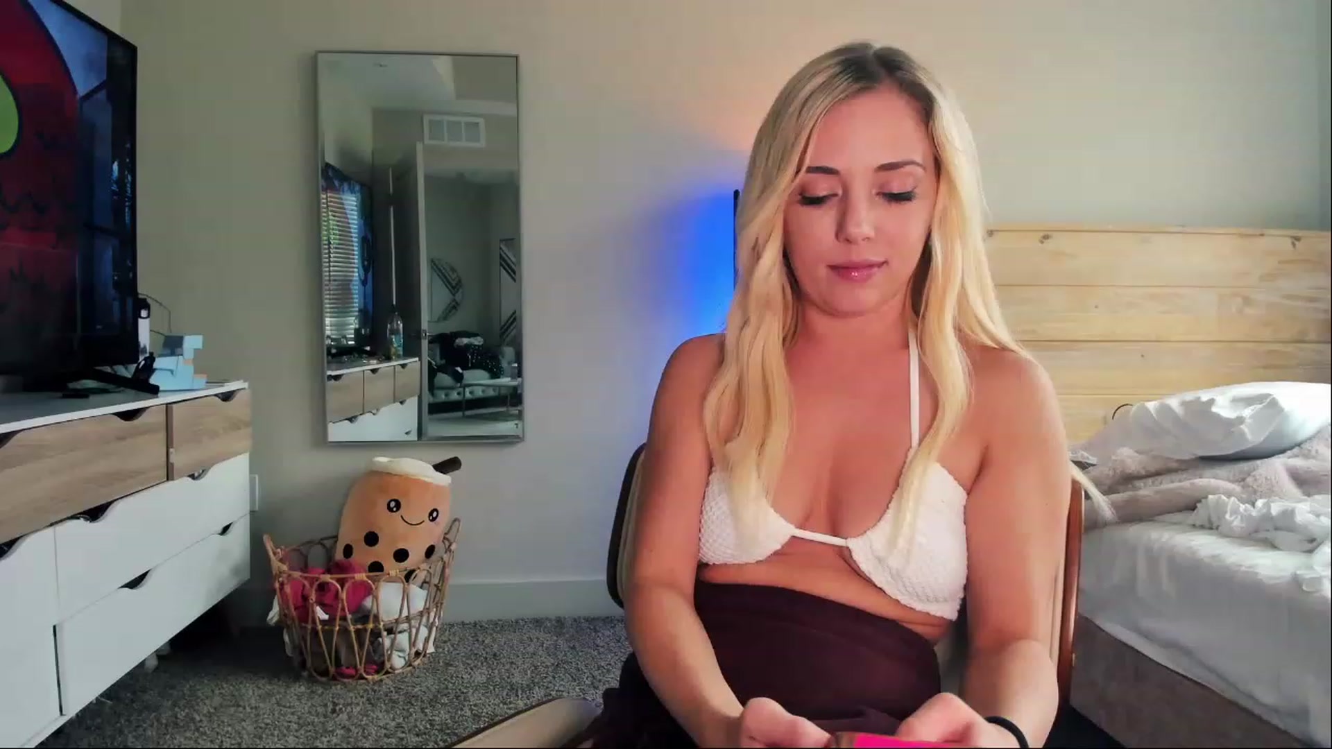 Gallery image thumbnail from AnimeAva's myfreecams stream on, 10/25/2023, 18:42 image 7 of 20