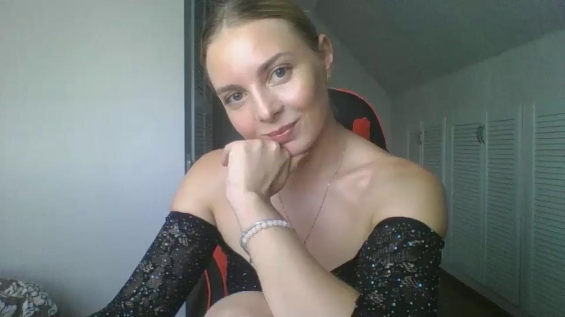 Gallery image thumbnail from AnisaLee's myfreecams stream on, 07/06/2025, 11:01 image 6 of 20