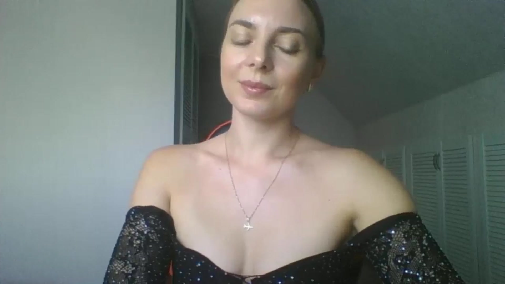 Gallery image thumbnail from AnisaLee's myfreecams stream on, 07/06/2025, 11:01 image 3 of 20