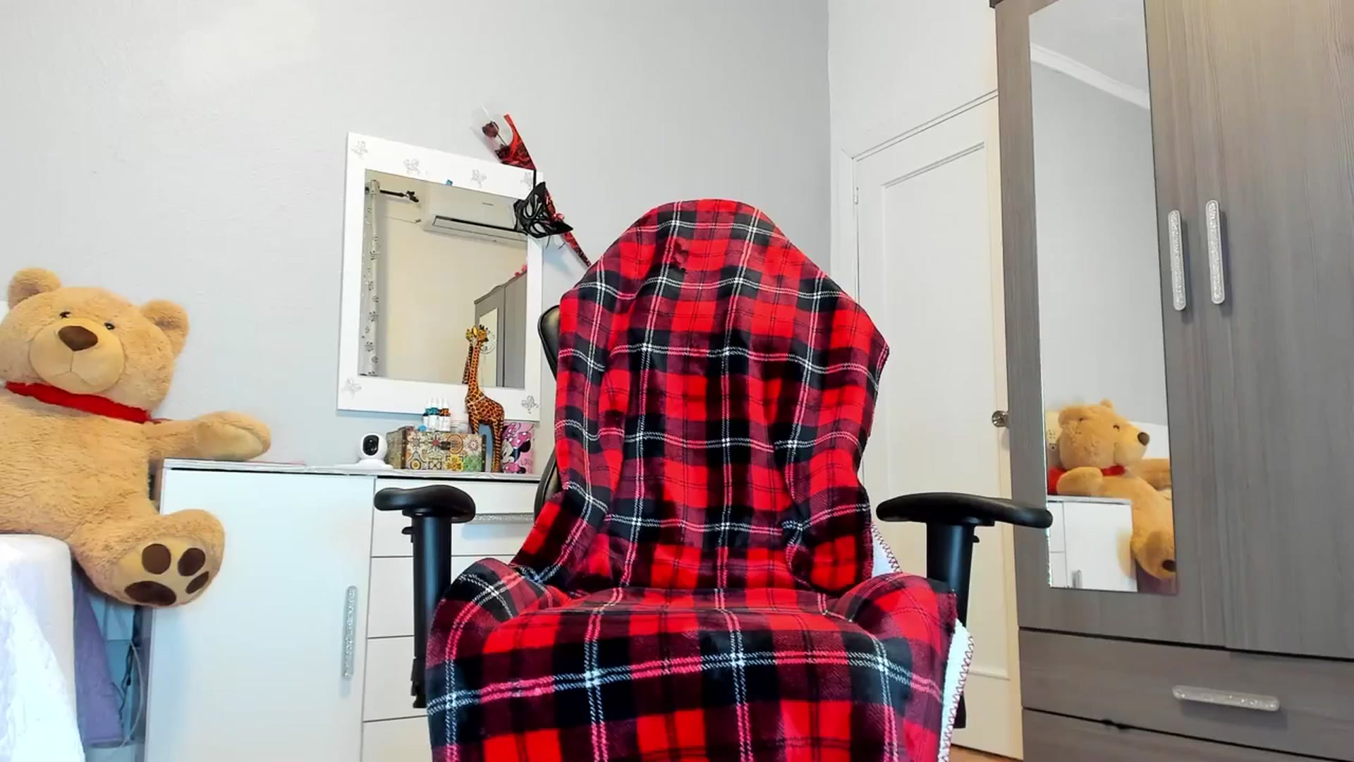 Gallery image thumbnail from AnisiaLuna's myfreecams stream on, 02/17/2024, 10:55 image 12 of 20