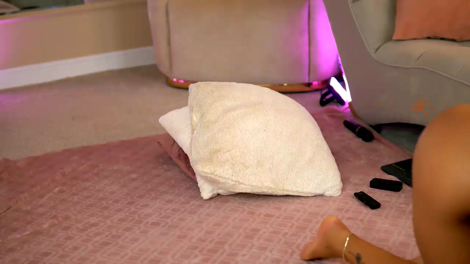 Gallery image thumbnail from AnitaCruisze's myfreecams stream on, 09/18/2026, 06:50 image 2 of 20