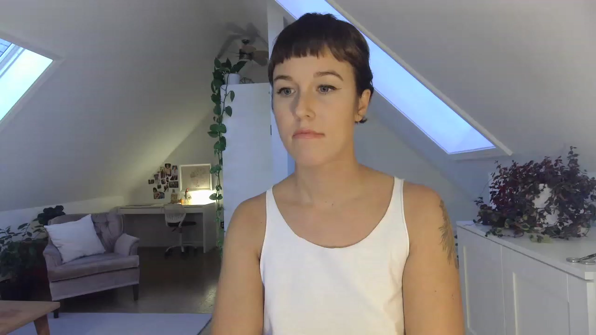 Gallery image thumbnail from AnitaOrgasm's myfreecams stream on, 11/15/2022, 24:46 image 10 of 20