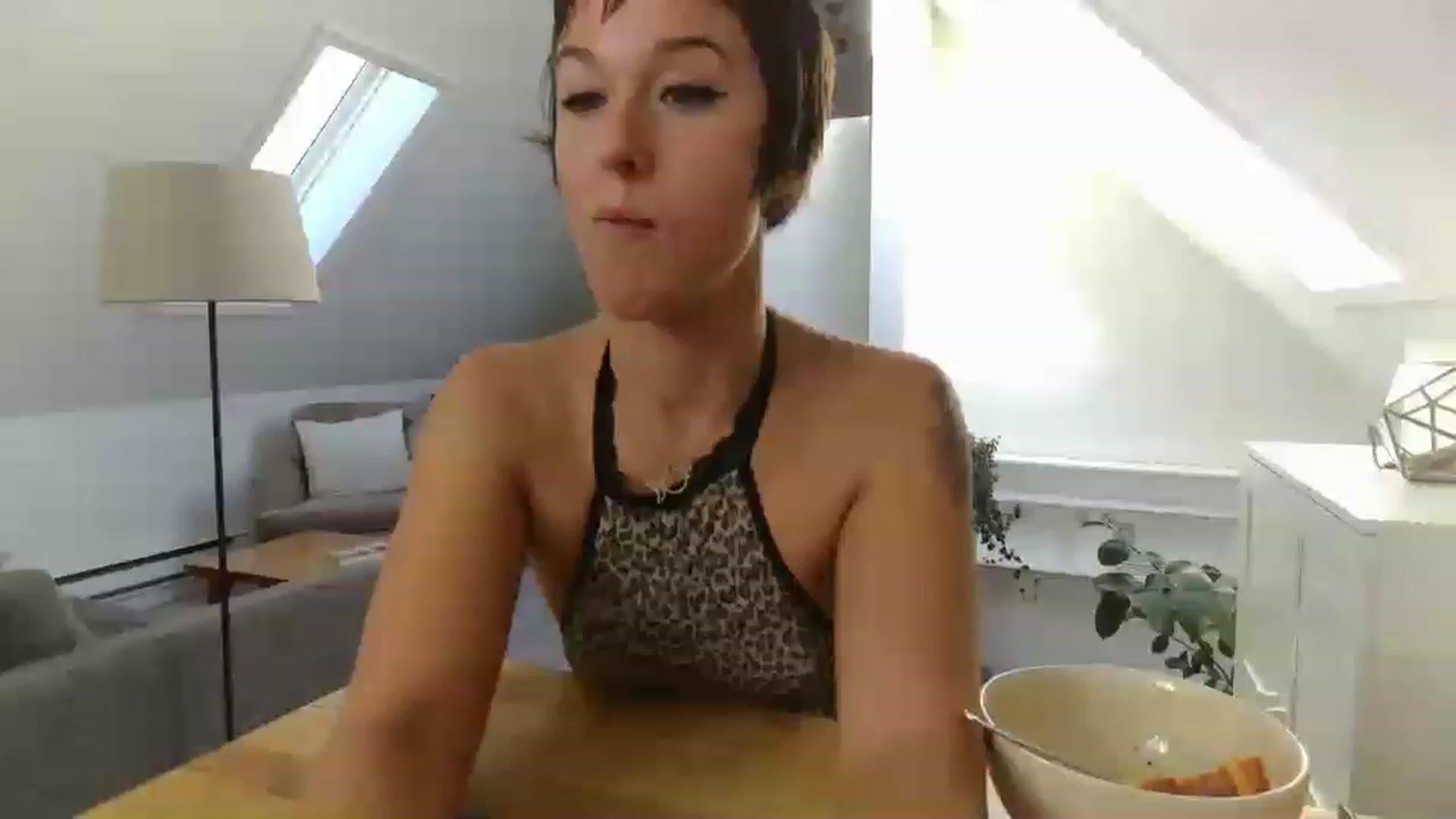 Gallery image thumbnail from AnitaOrgasm's myfreecams stream on, 12/04/2022, 18:25 image 10 of 20