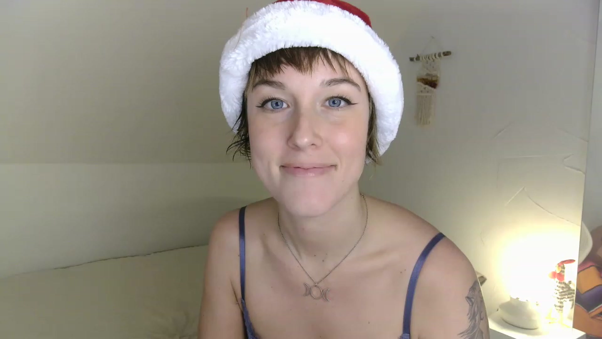 Gallery image thumbnail from AnitaOrgasm's myfreecams stream on, 12/25/2022, 24:32 image 19 of 20