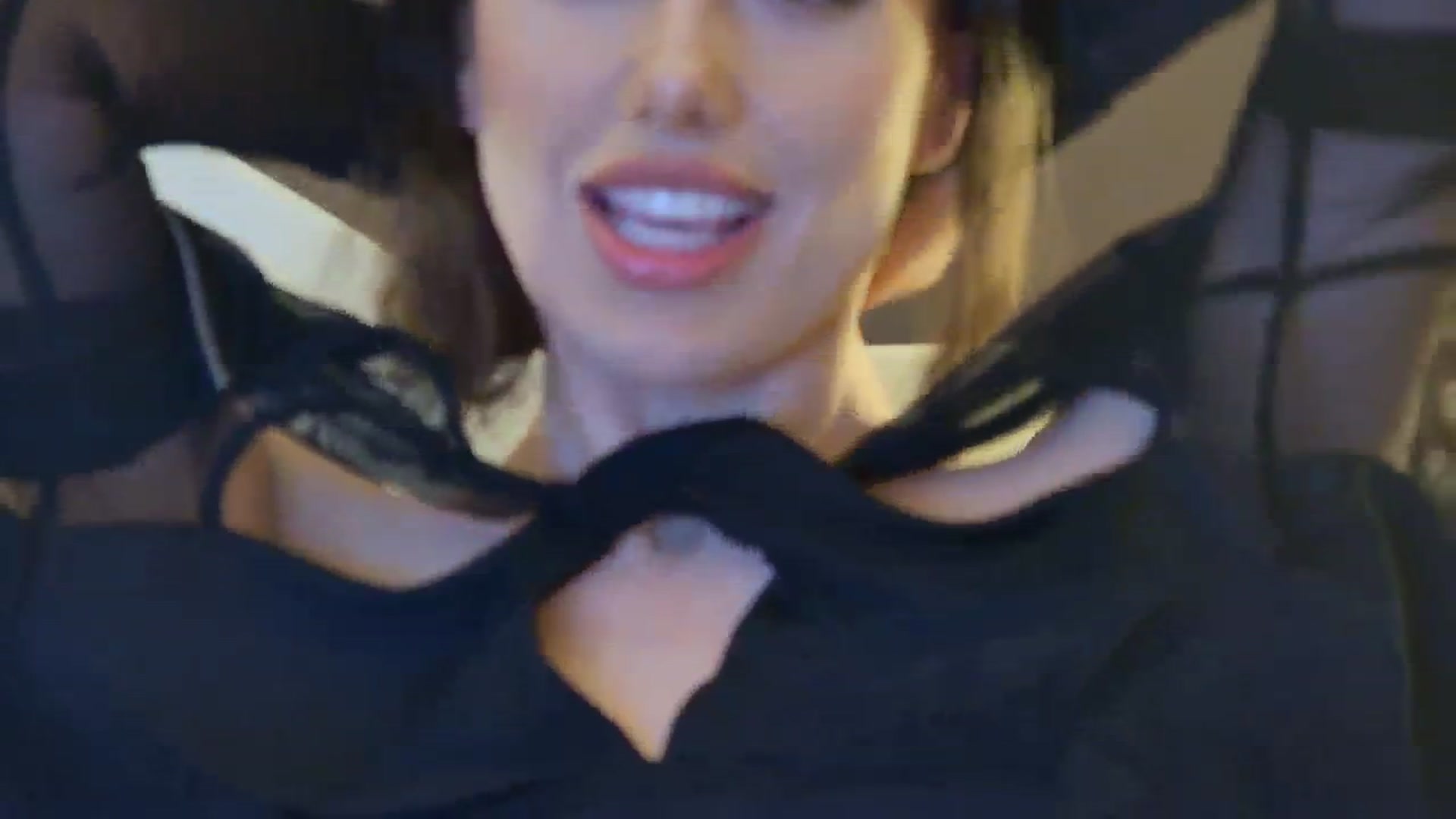 Gallery image thumbnail from AnitaRicci's myfreecams stream on, 05/19/2024, 10:35 image 12 of 20