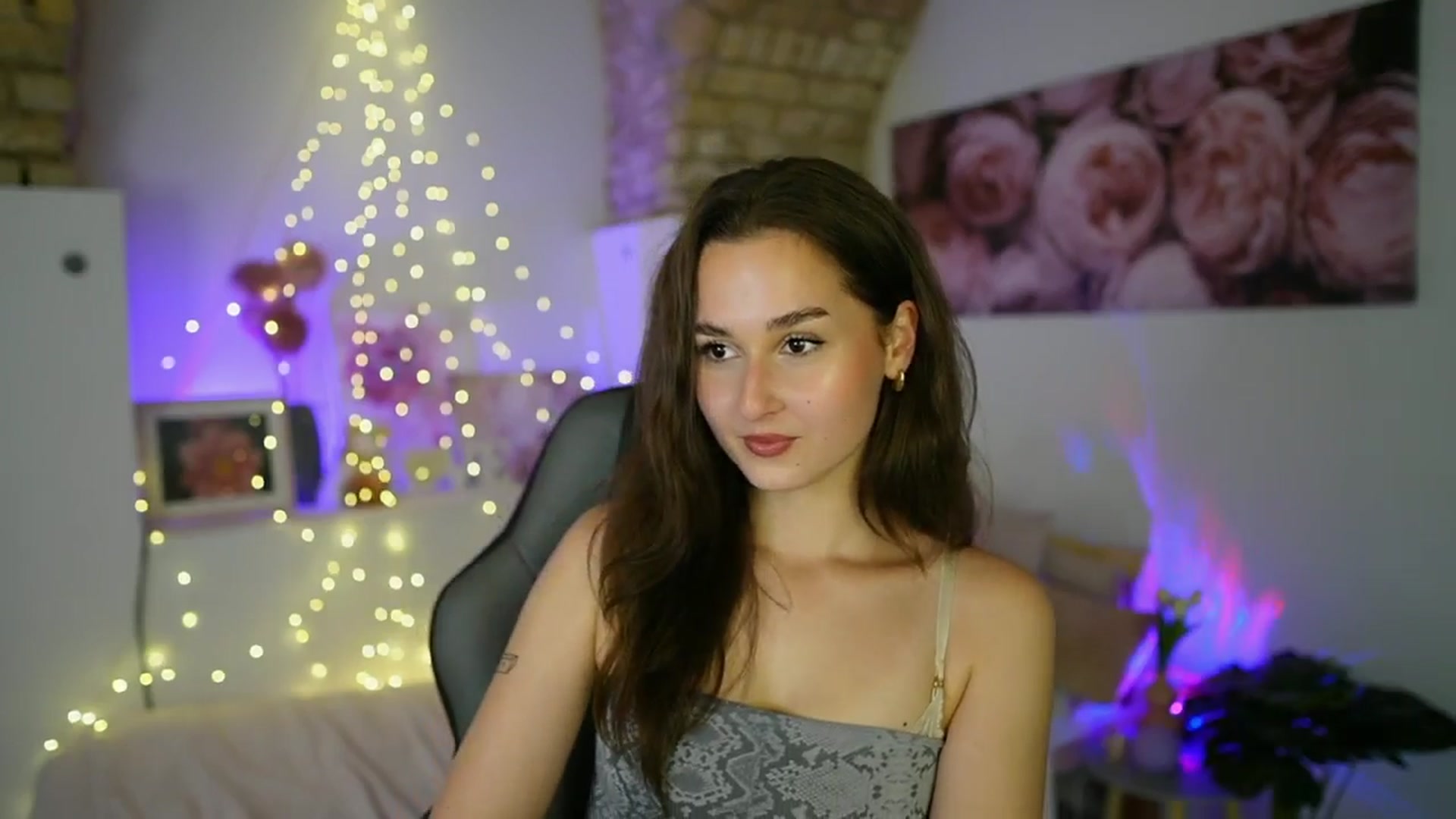 Gallery image thumbnail from Anita_Grey_'s myfreecams stream on, 06/12/2025, 19:13 image 2 of 20