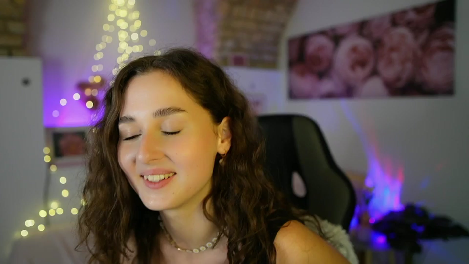 Gallery image thumbnail from Anita_Grey_'s myfreecams stream on, 06/18/2025, 23:07 image 14 of 20