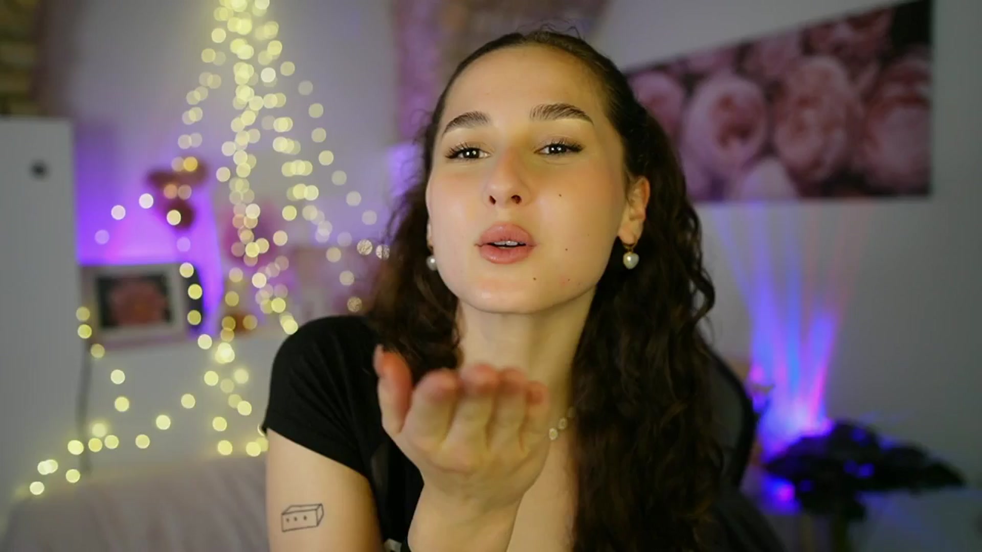 Gallery image thumbnail from Anita_Grey_'s myfreecams stream on, 06/20/2025, 20:11 image 3 of 20