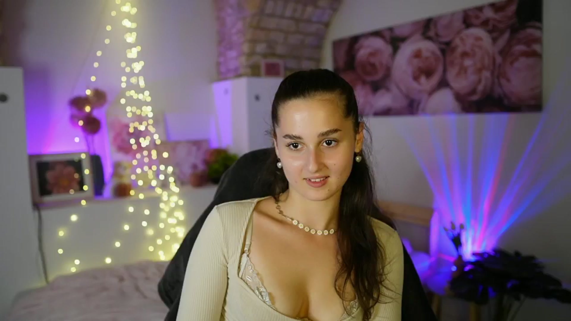 Gallery image thumbnail from Anita_Grey_'s myfreecams stream on, 07/22/2025, 21:48 image 13 of 20