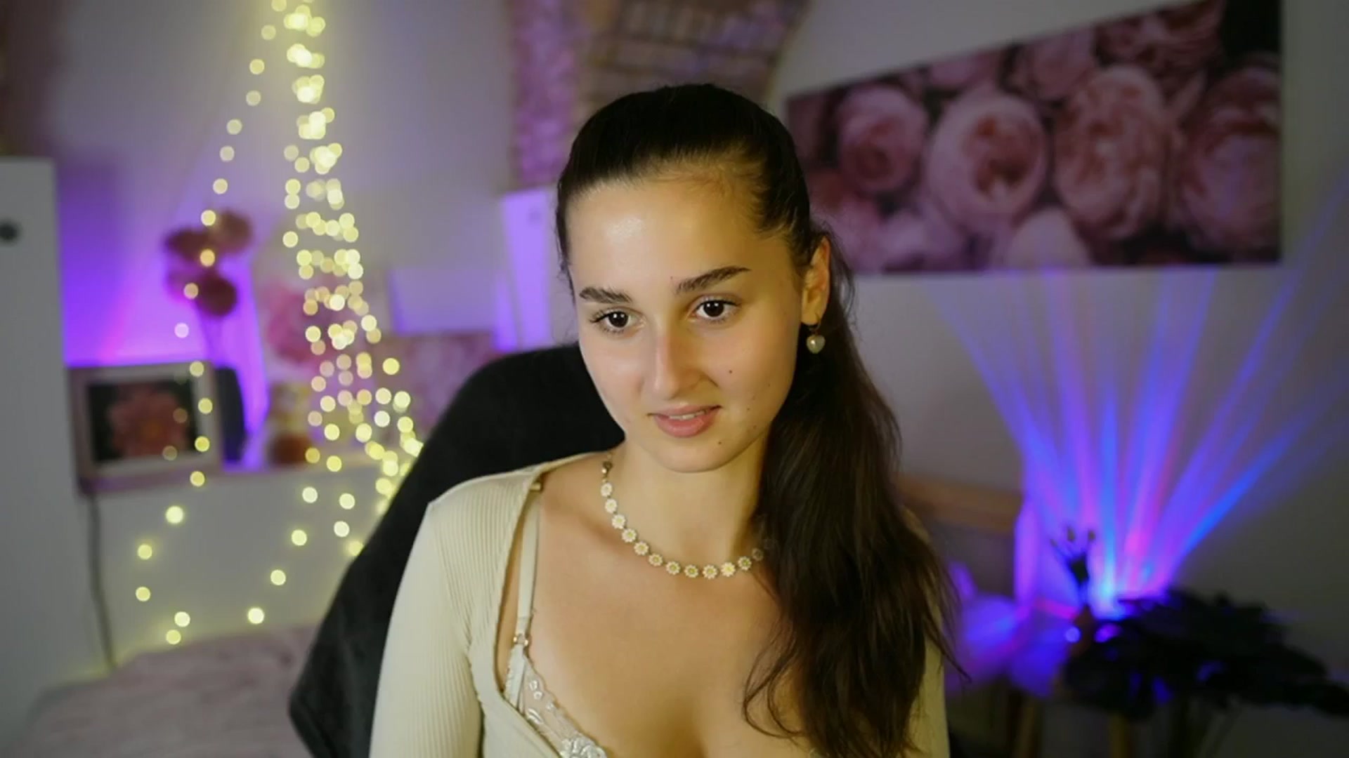 Gallery image thumbnail from Anita_Grey_'s myfreecams stream on, 07/22/2025, 23:27 image 8 of 20