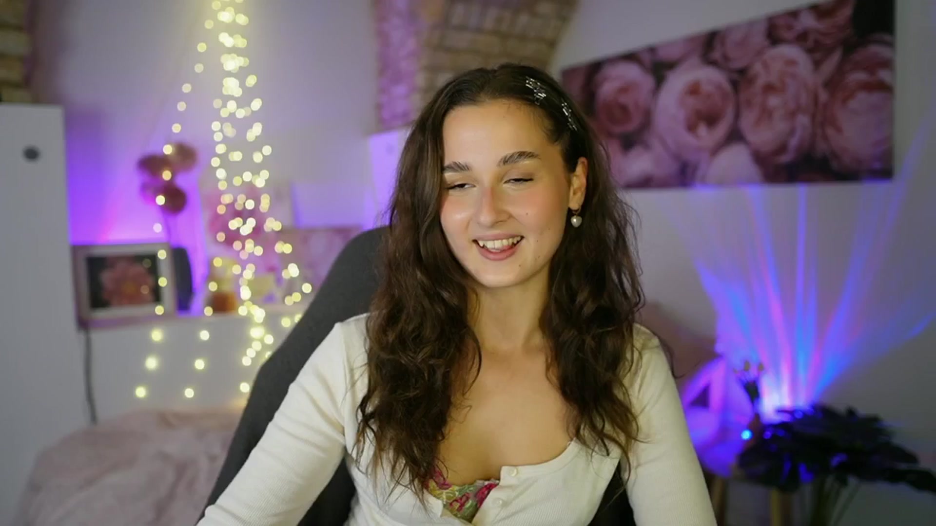 Gallery image thumbnail from Anita_Grey_'s myfreecams stream on, 07/28/2025, 19:43 image 6 of 20
