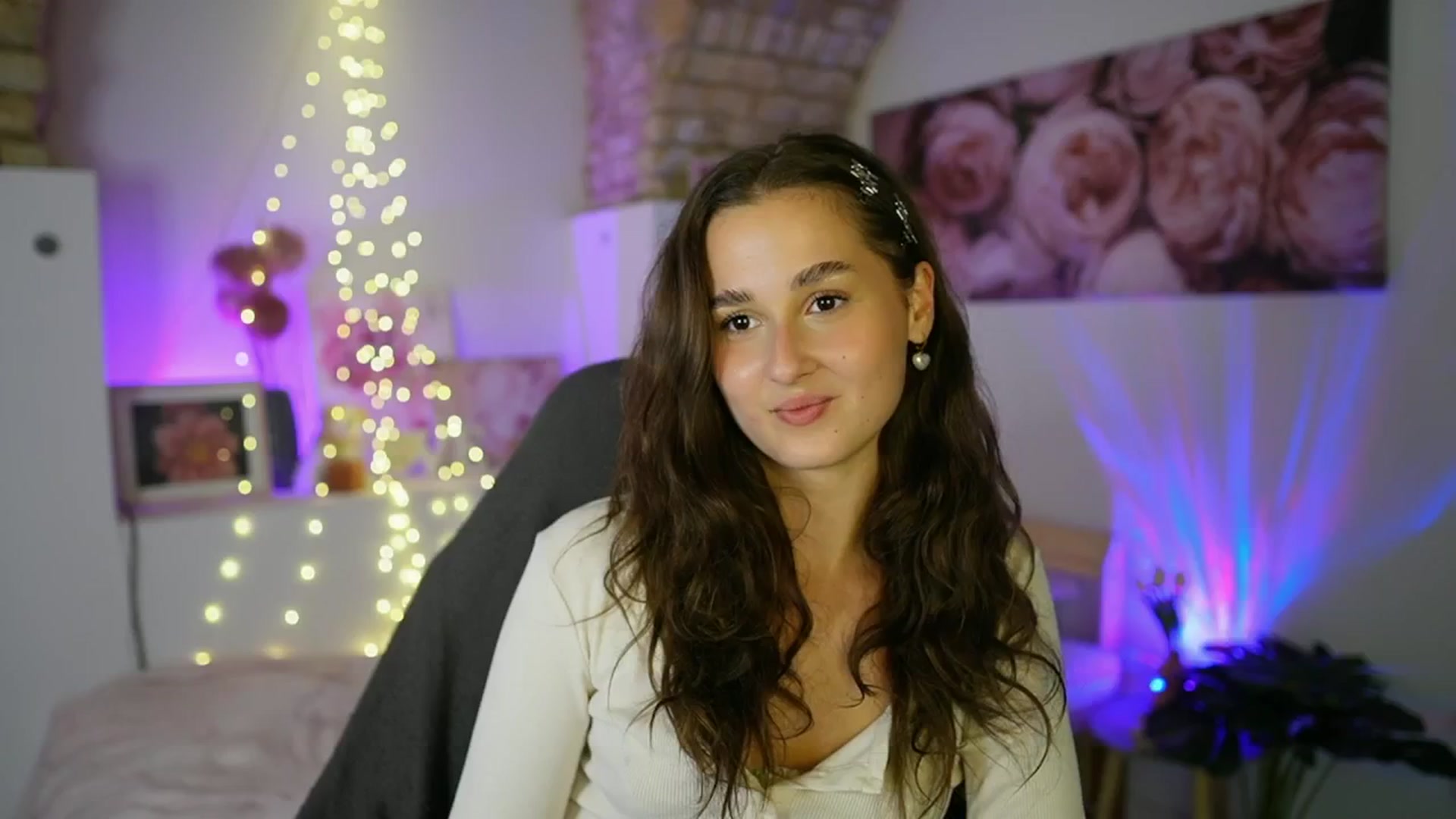 Gallery image thumbnail from Anita_Grey_'s myfreecams stream on, 07/28/2025, 22:36 image 7 of 20