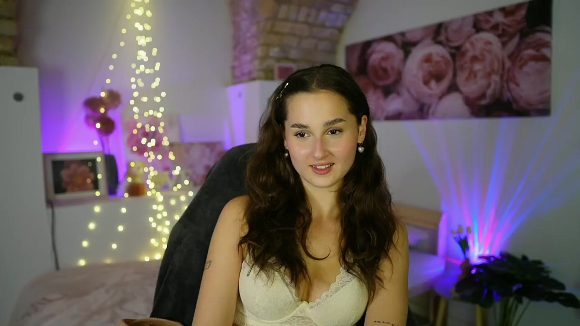 Gallery image thumbnail from Anita_Grey_'s myfreecams stream on, 07/29/2025, 19:15 image 14 of 20