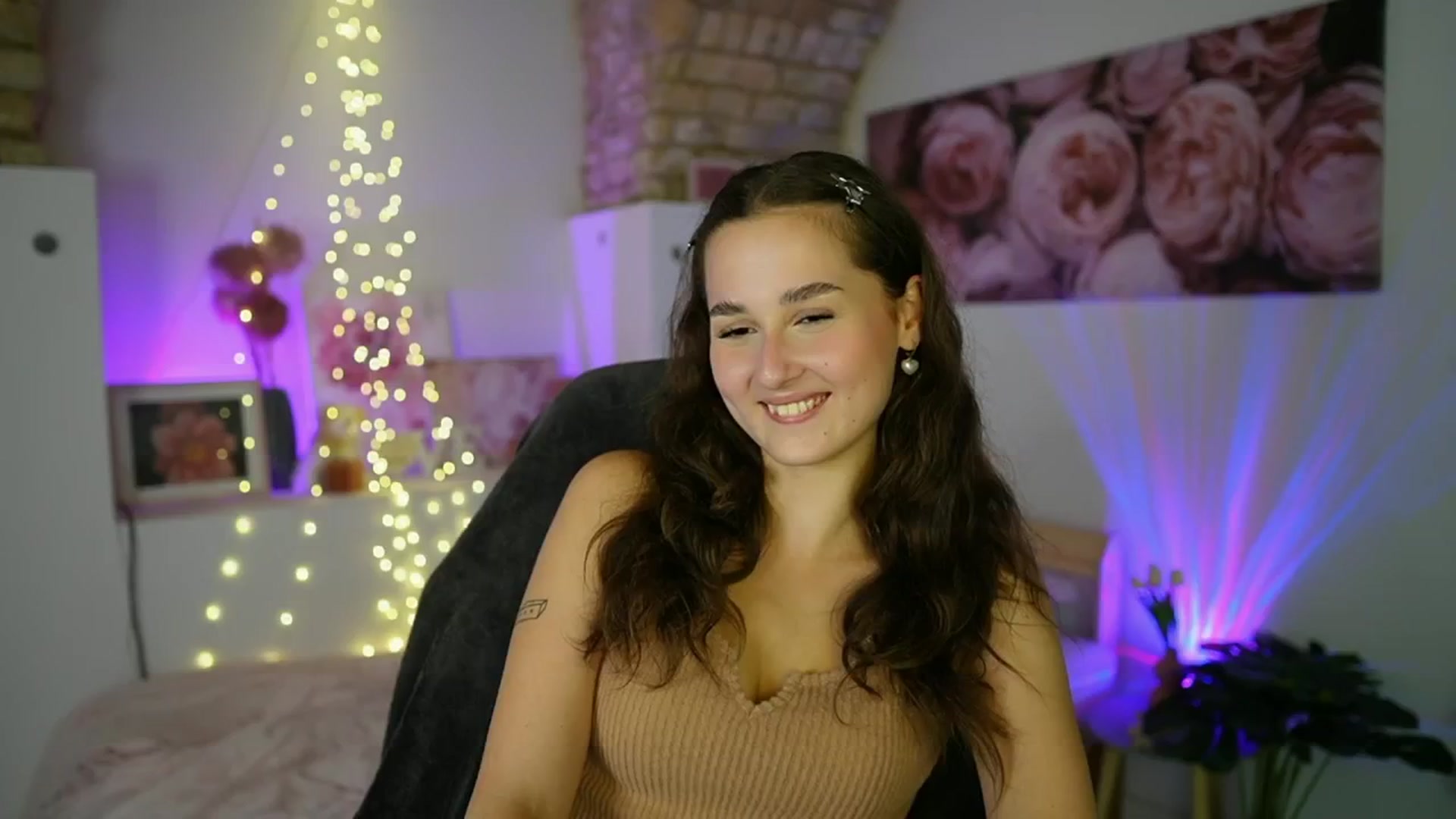 Gallery image thumbnail from Anita_Grey_'s myfreecams stream on, 07/29/2025, 19:15 image 7 of 20