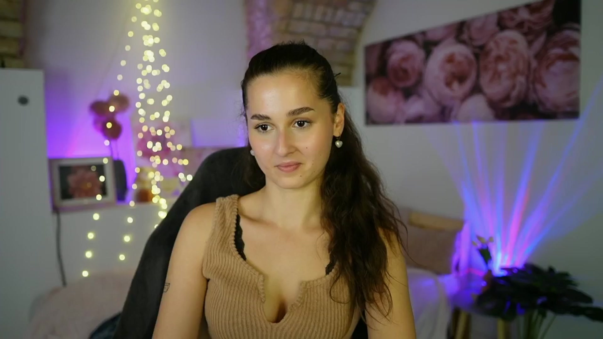 Gallery image thumbnail from Anita_Grey_'s myfreecams stream on, 07/31/2025, 19:33 image 16 of 20