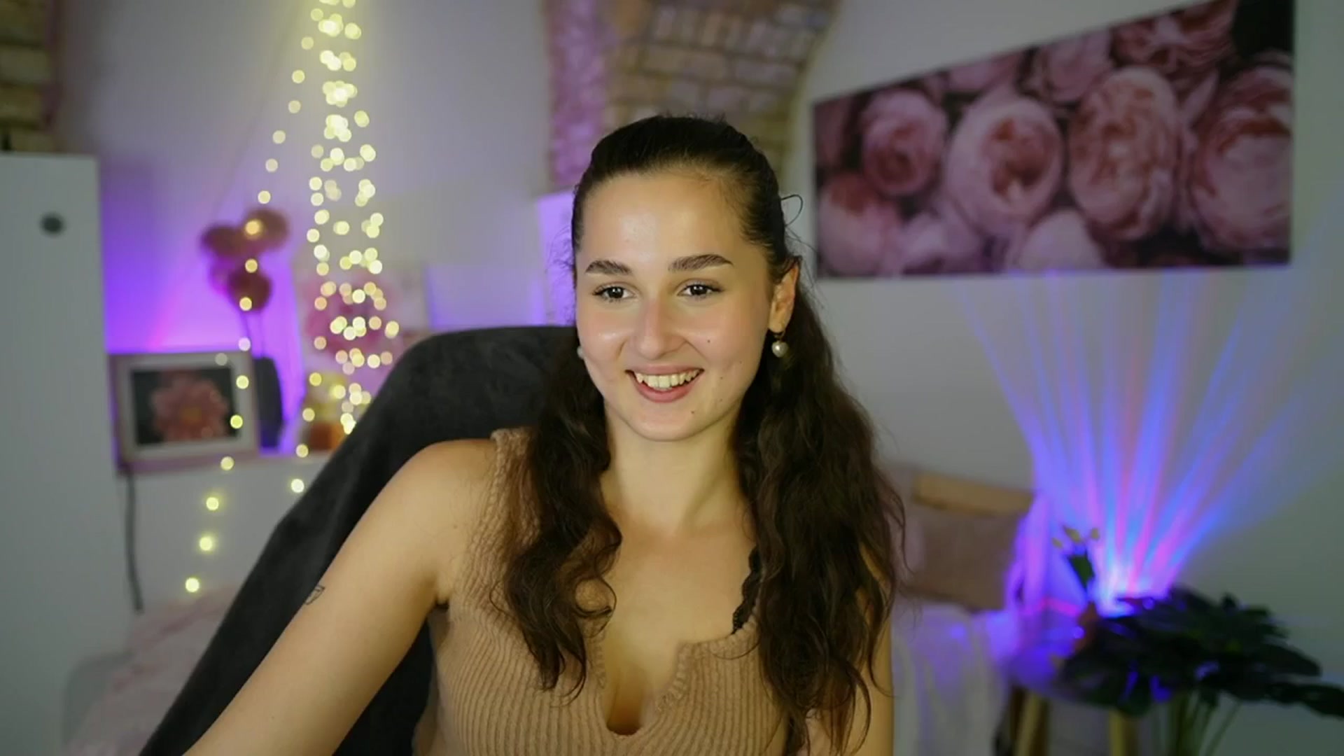 Gallery image thumbnail from Anita_Grey_'s myfreecams stream on, 07/31/2025, 20:36 image 18 of 20