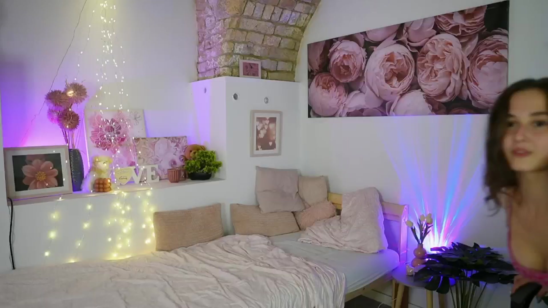 Gallery image thumbnail from Anita_Grey_'s myfreecams stream on, 08/07/2025, 19:21 image 1 of 20