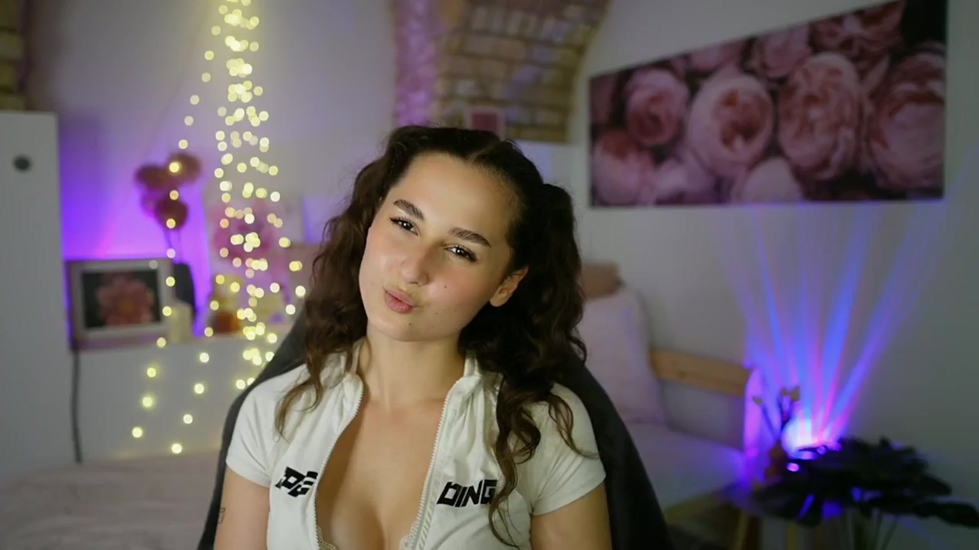 Gallery image thumbnail from Anita_Grey_'s myfreecams stream on, 08/10/2025, 21:35 image 8 of 20