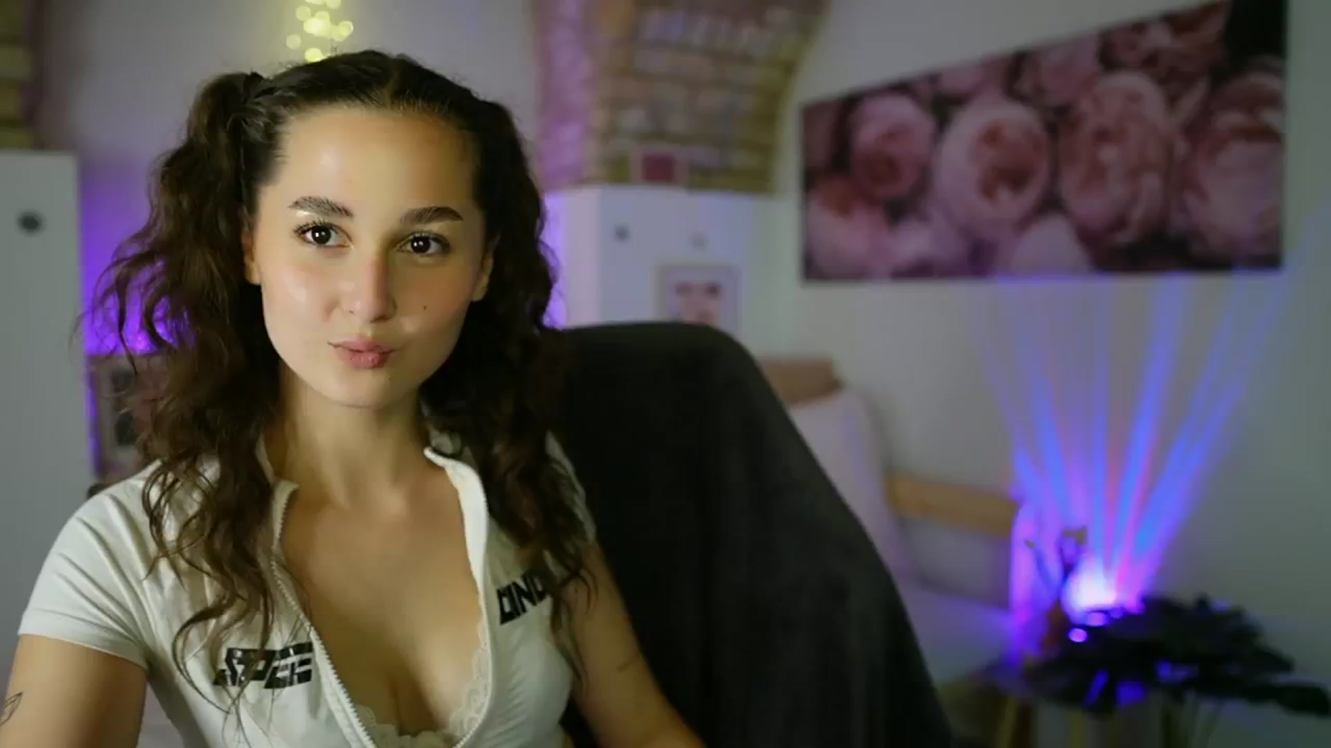 Gallery image thumbnail from Anita_Grey_'s myfreecams stream on, 08/10/2025, 22:11 image 1 of 20