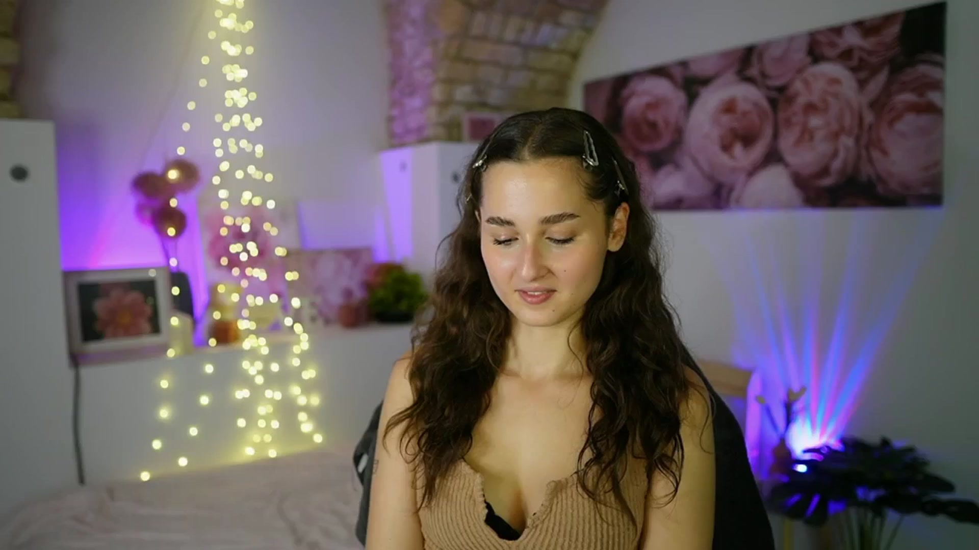 Gallery image thumbnail from Anita_Grey_'s myfreecams stream on, 08/12/2025, 19:00 image 6 of 20