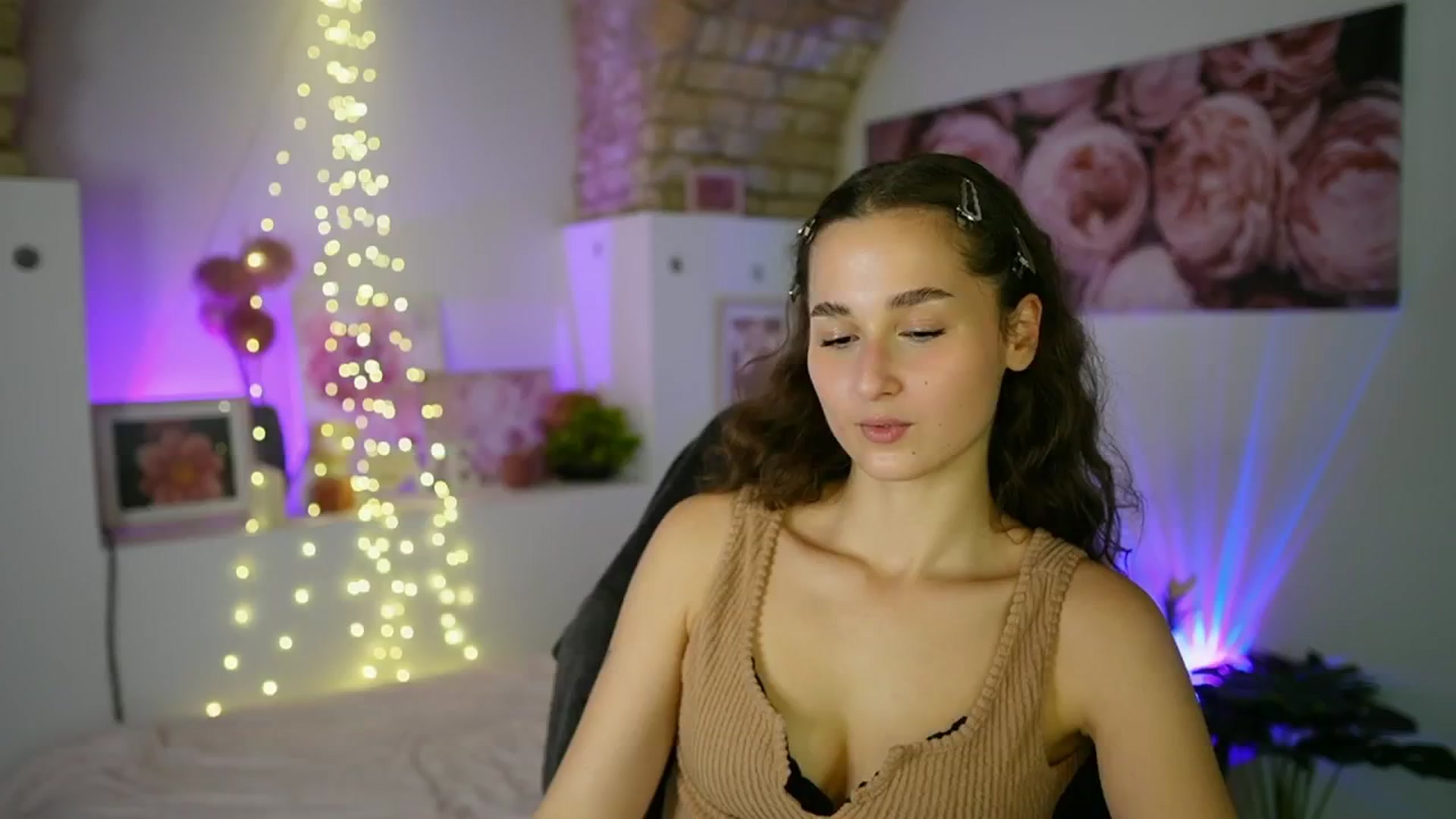 Gallery image thumbnail from Anita_Grey_'s myfreecams stream on, 08/12/2025, 19:00 image 11 of 20