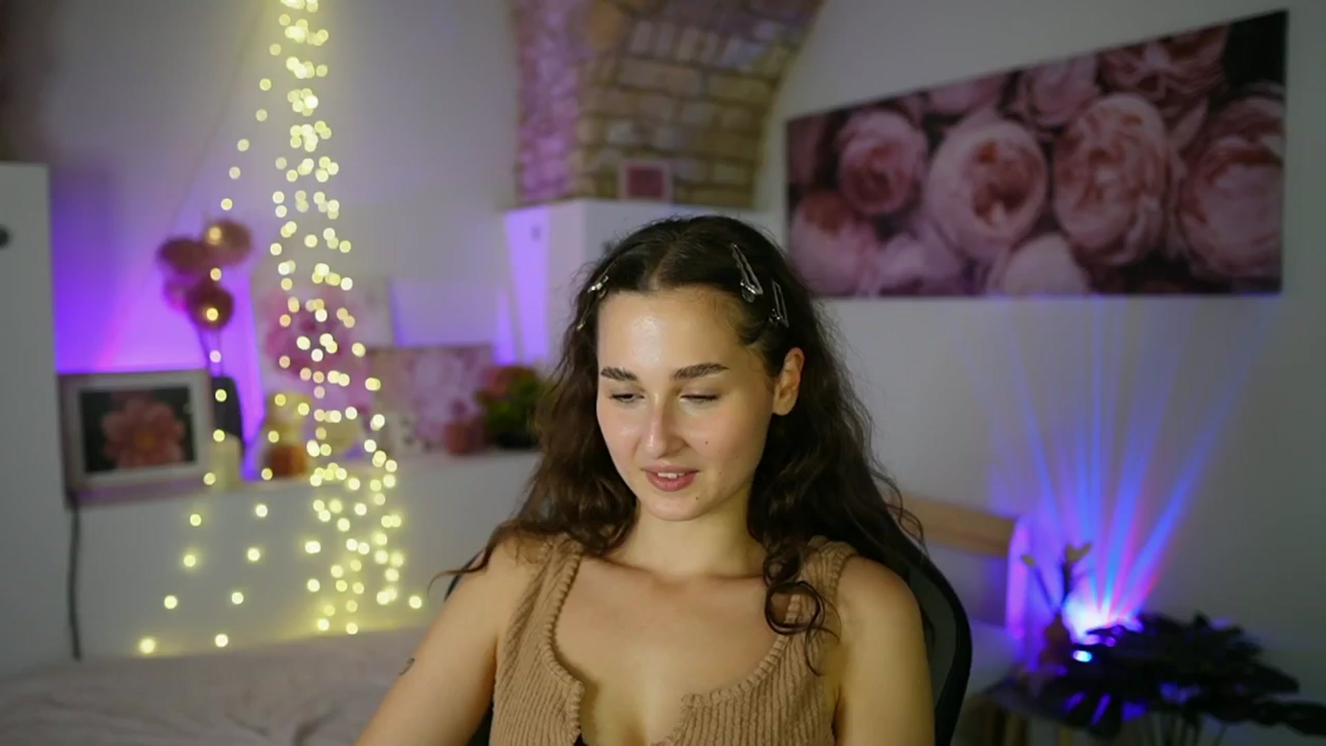 Gallery image thumbnail from Anita_Grey_'s myfreecams stream on, 08/12/2025, 22:12 image 13 of 20