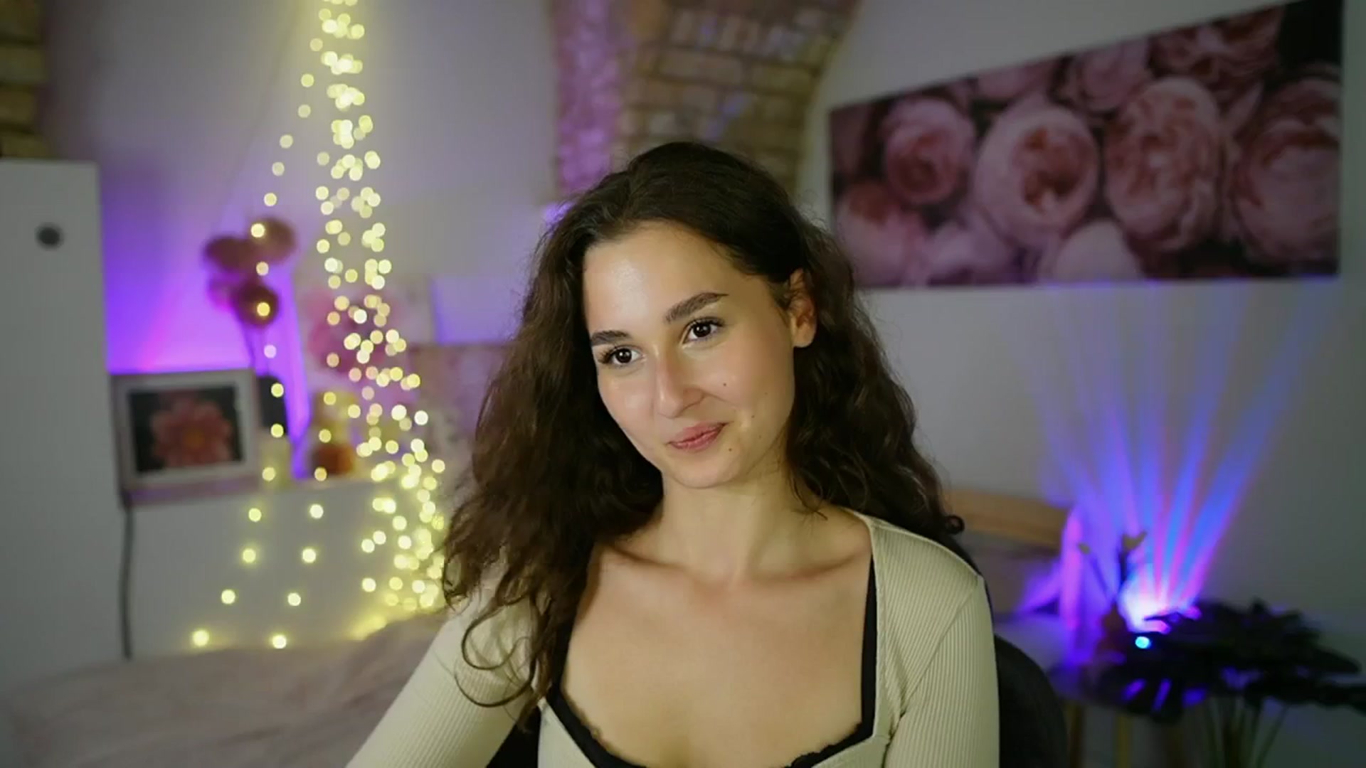 Gallery image thumbnail from Anita_Grey_'s myfreecams stream on, 08/18/2025, 24:05 image 16 of 20