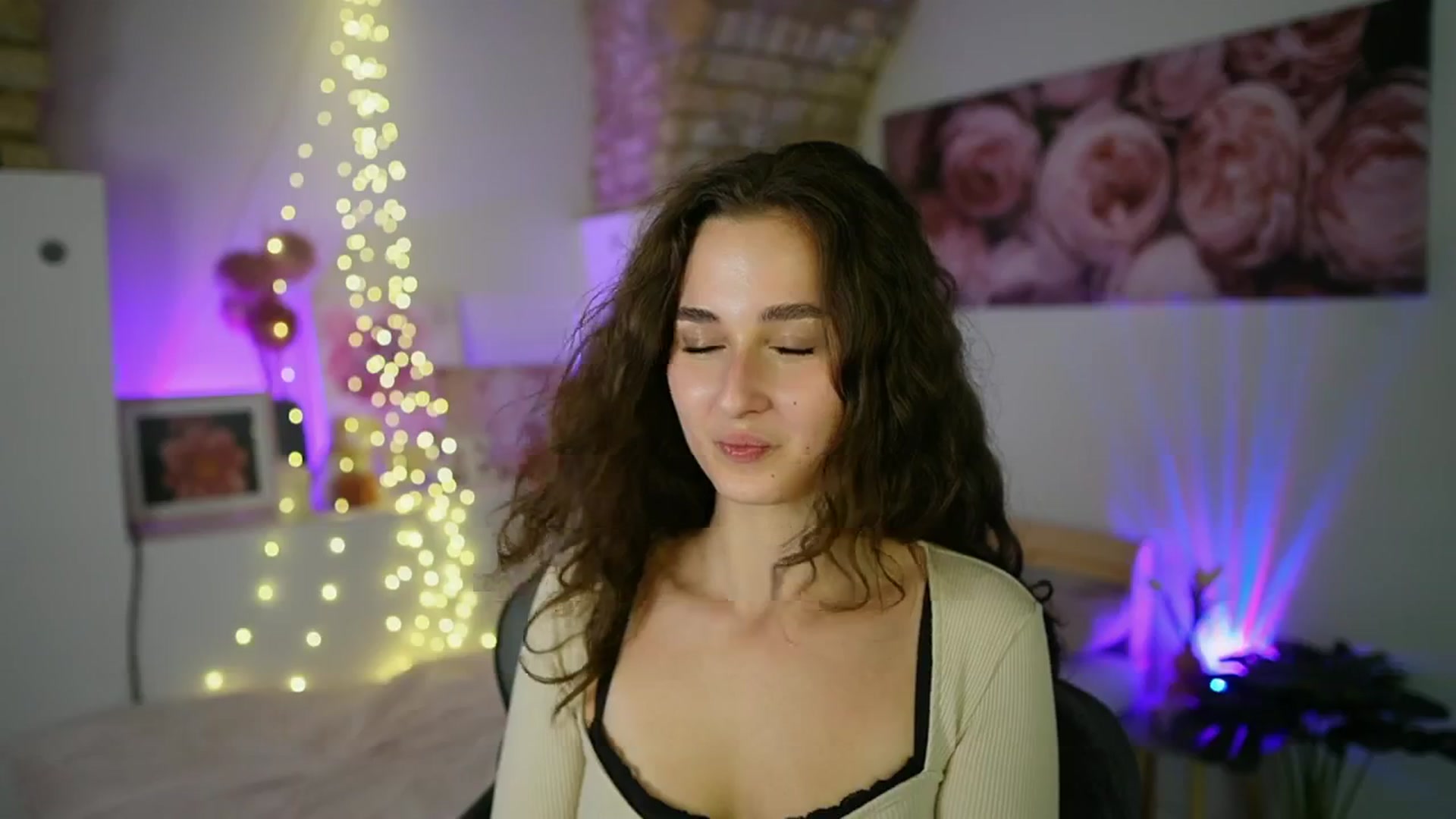 Gallery image thumbnail from Anita_Grey_'s myfreecams stream on, 08/18/2025, 24:05 image 14 of 20