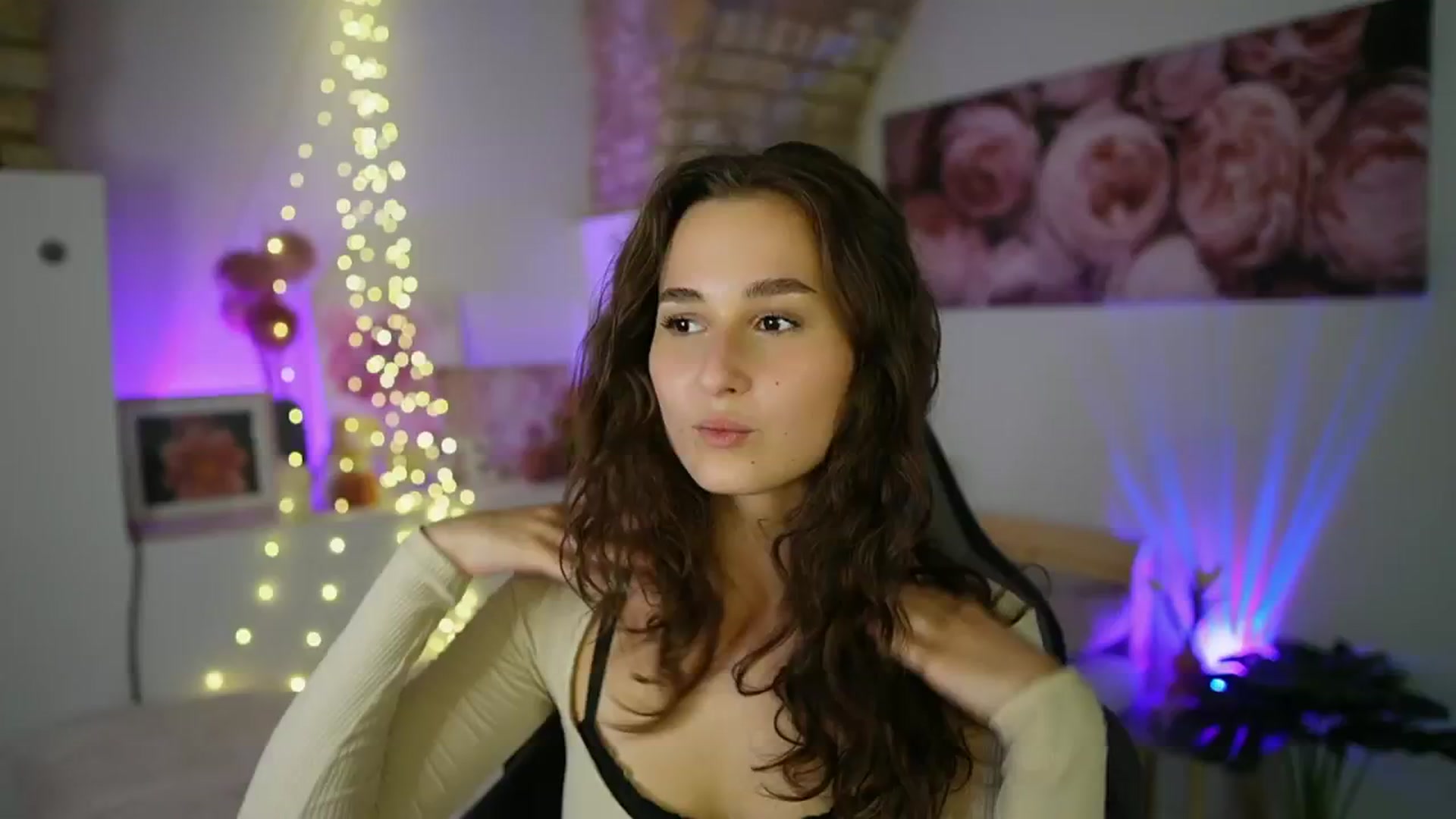 Gallery image thumbnail from Anita_Grey_'s myfreecams stream on, 08/18/2025, 24:05 image 12 of 20