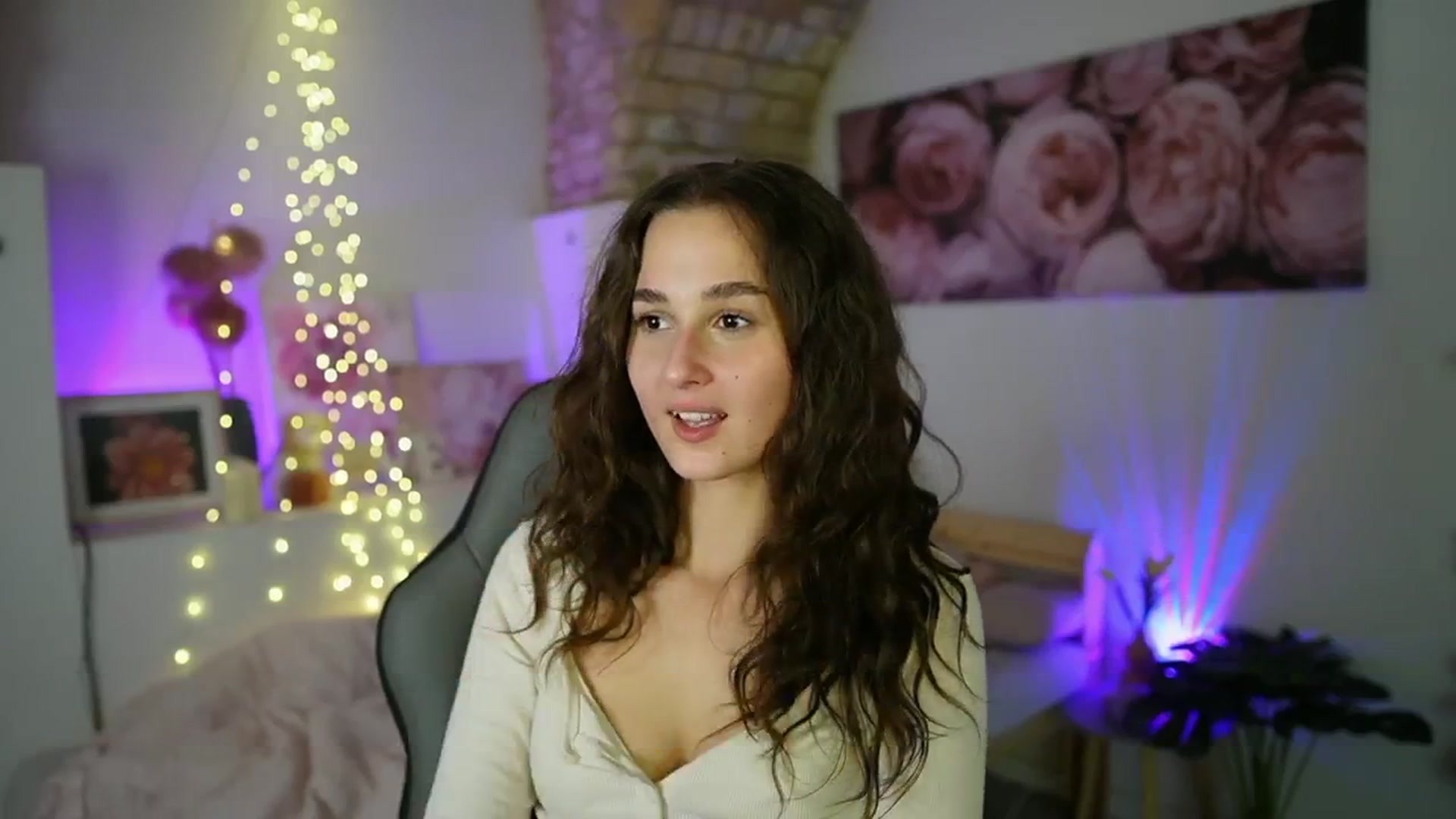 Gallery image thumbnail from Anita_Grey_'s myfreecams stream on, 08/18/2025, 19:33 image 13 of 20