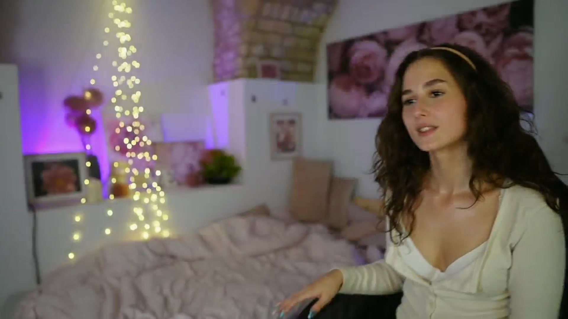 Gallery image thumbnail from Anita_Grey_'s myfreecams stream on, 08/18/2025, 20:49 image 11 of 20