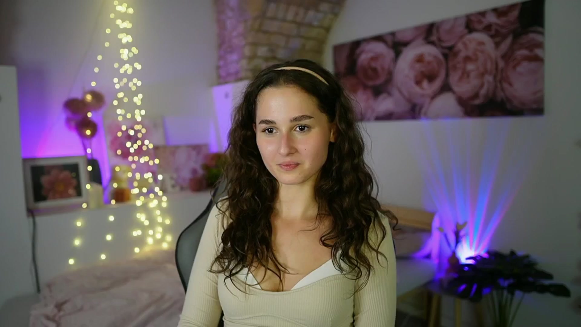 Gallery image thumbnail from Anita_Grey_'s myfreecams stream on, 08/18/2025, 22:02 image 14 of 20