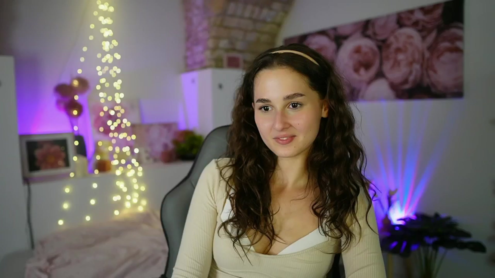 Gallery image thumbnail from Anita_Grey_'s myfreecams stream on, 08/18/2025, 22:02 image 10 of 20