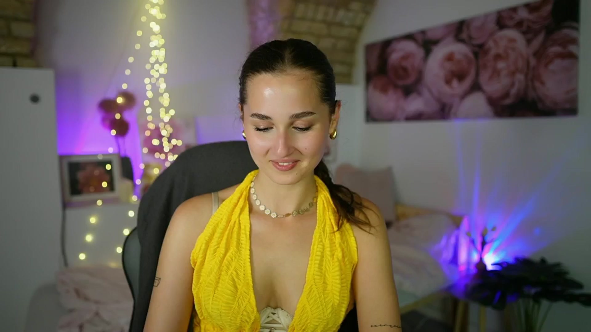 Gallery image thumbnail from Anita_Grey_'s myfreecams stream on, 08/27/2025, 19:34 image 14 of 20